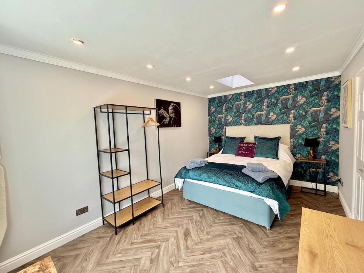 Charming 2 Bedroom Mews Cottage