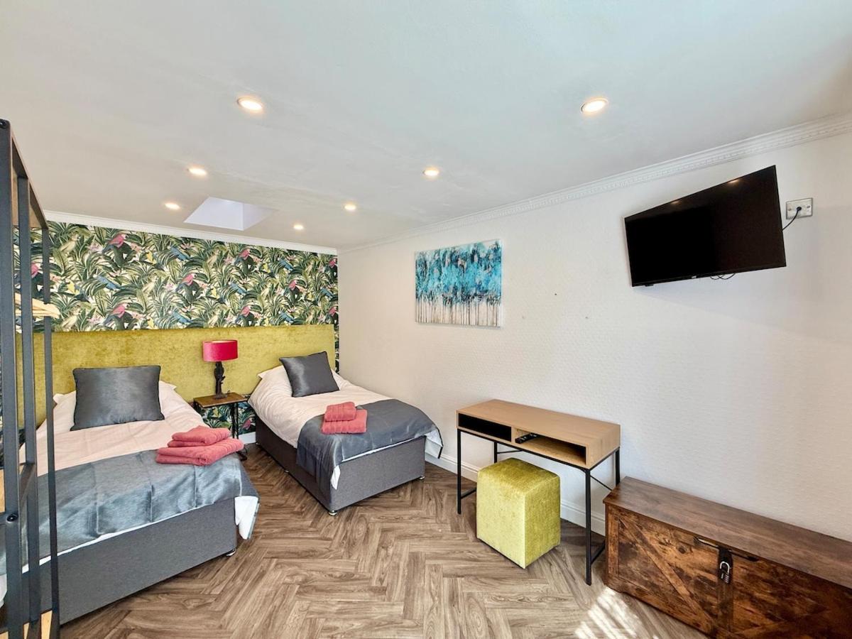 Charming 2 Bedroom Mews Cottage