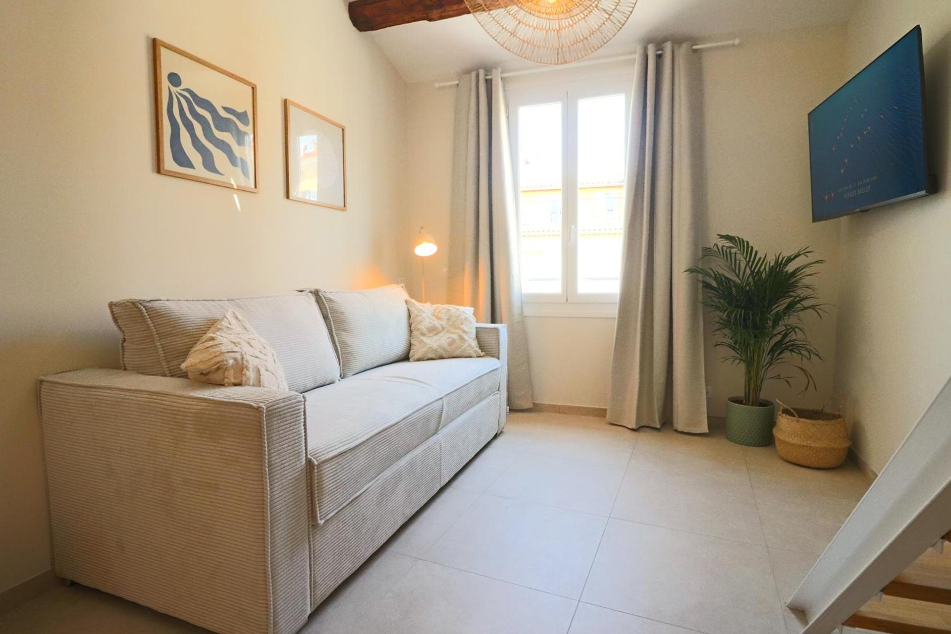 New! Beach Escape in Old Antibes