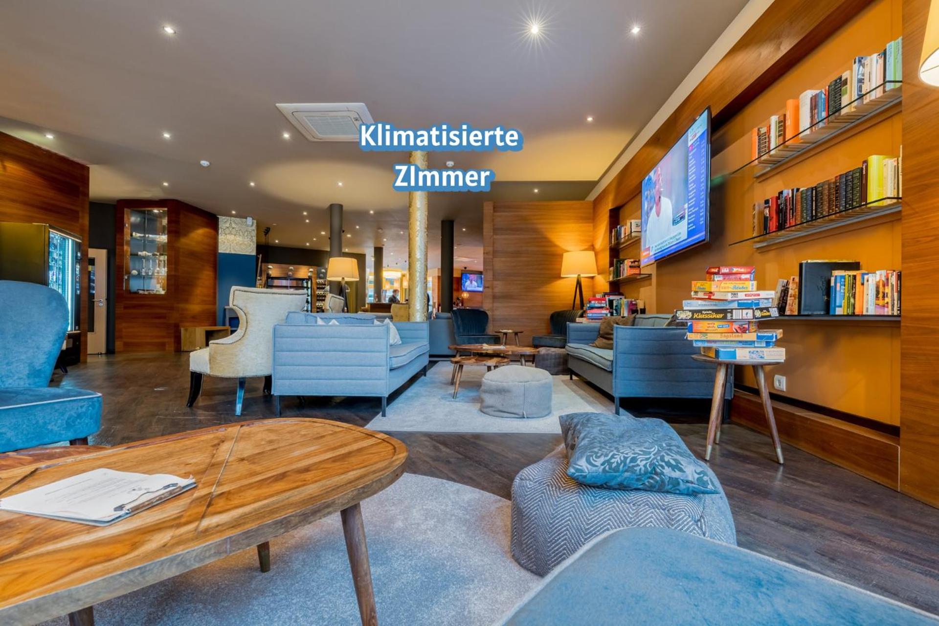 Communal lounge/ TV room