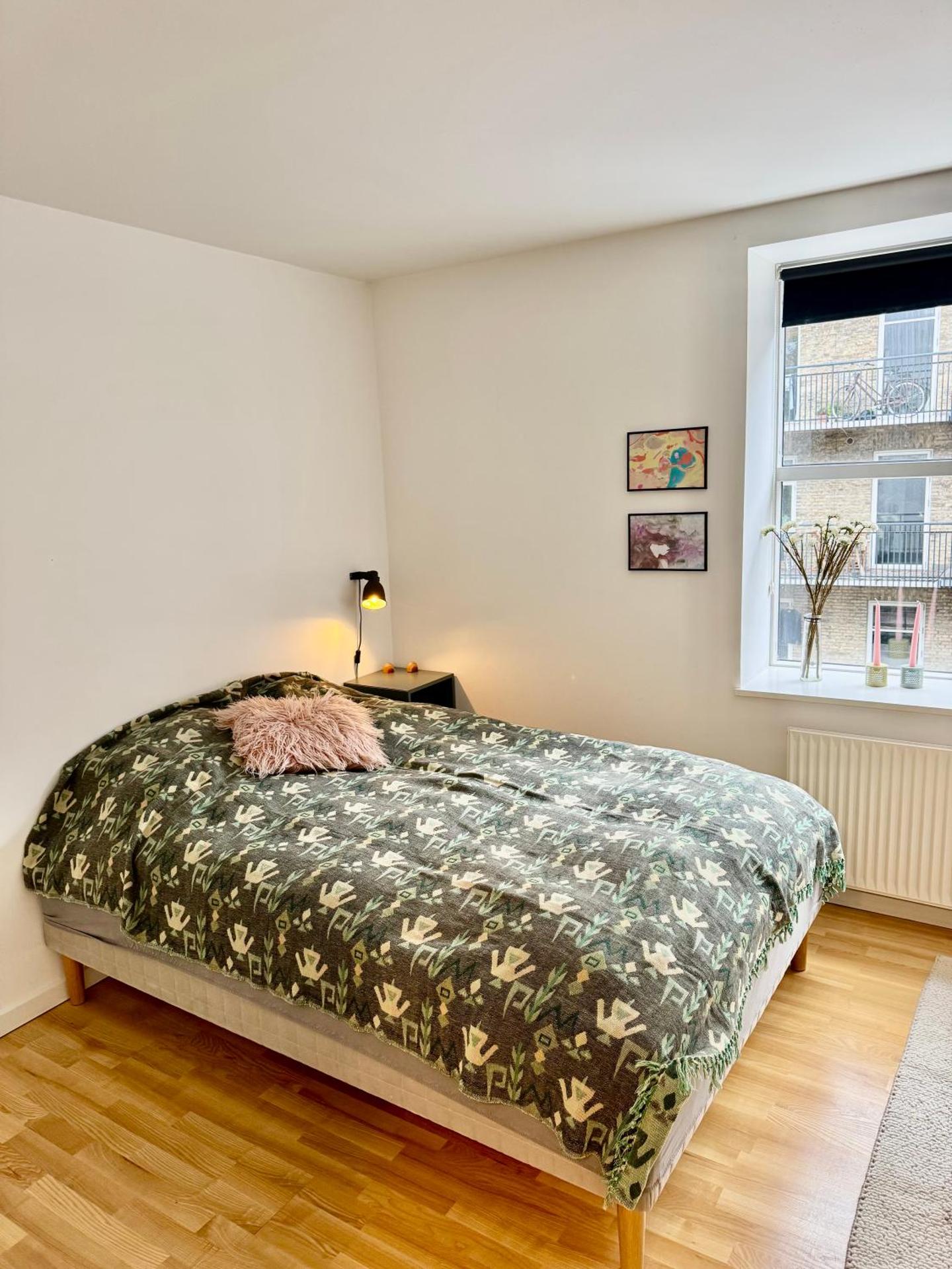 Central lejlighed med tag-terrasse