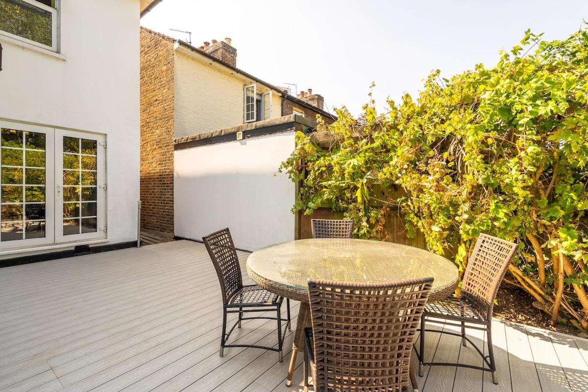 Charming 3BR Victorian House with Parking - 10 Mins to Kingston