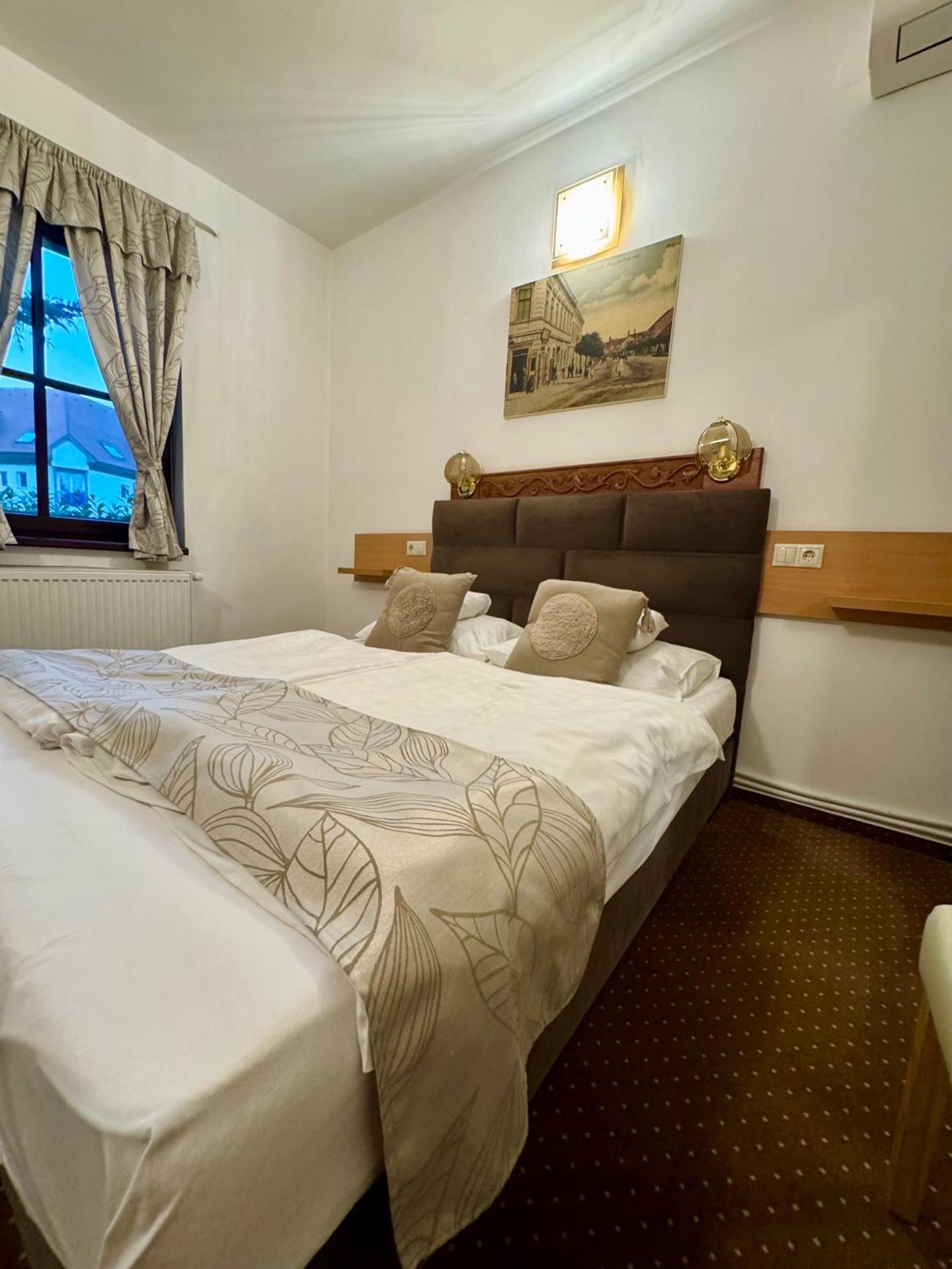 Double or Twin Room with Bathroom