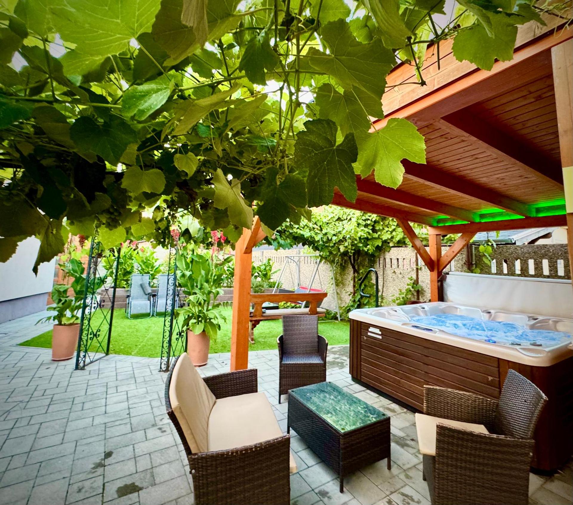 Fészek Fogadó - Pension Nest