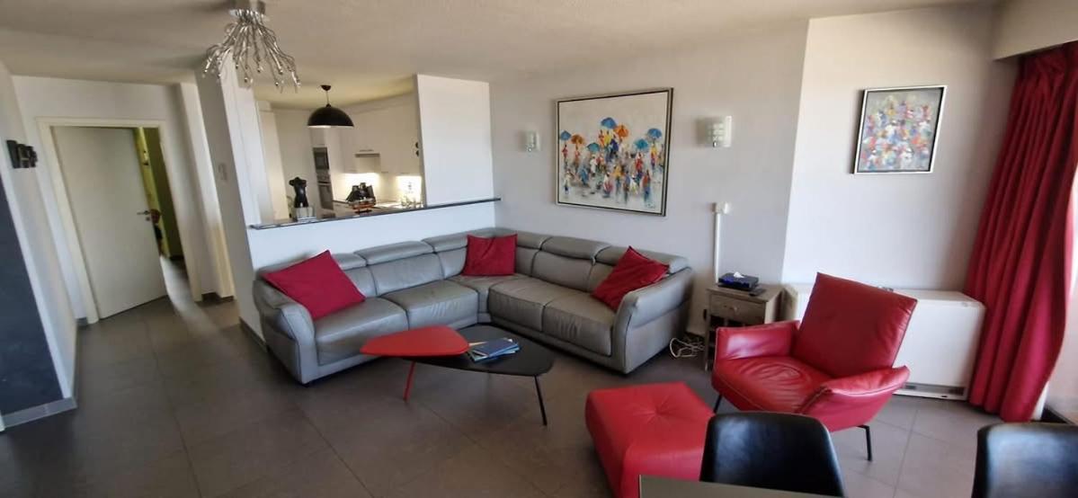 Bristol Palace Seaview 7e verdieping, 30 meter van strand