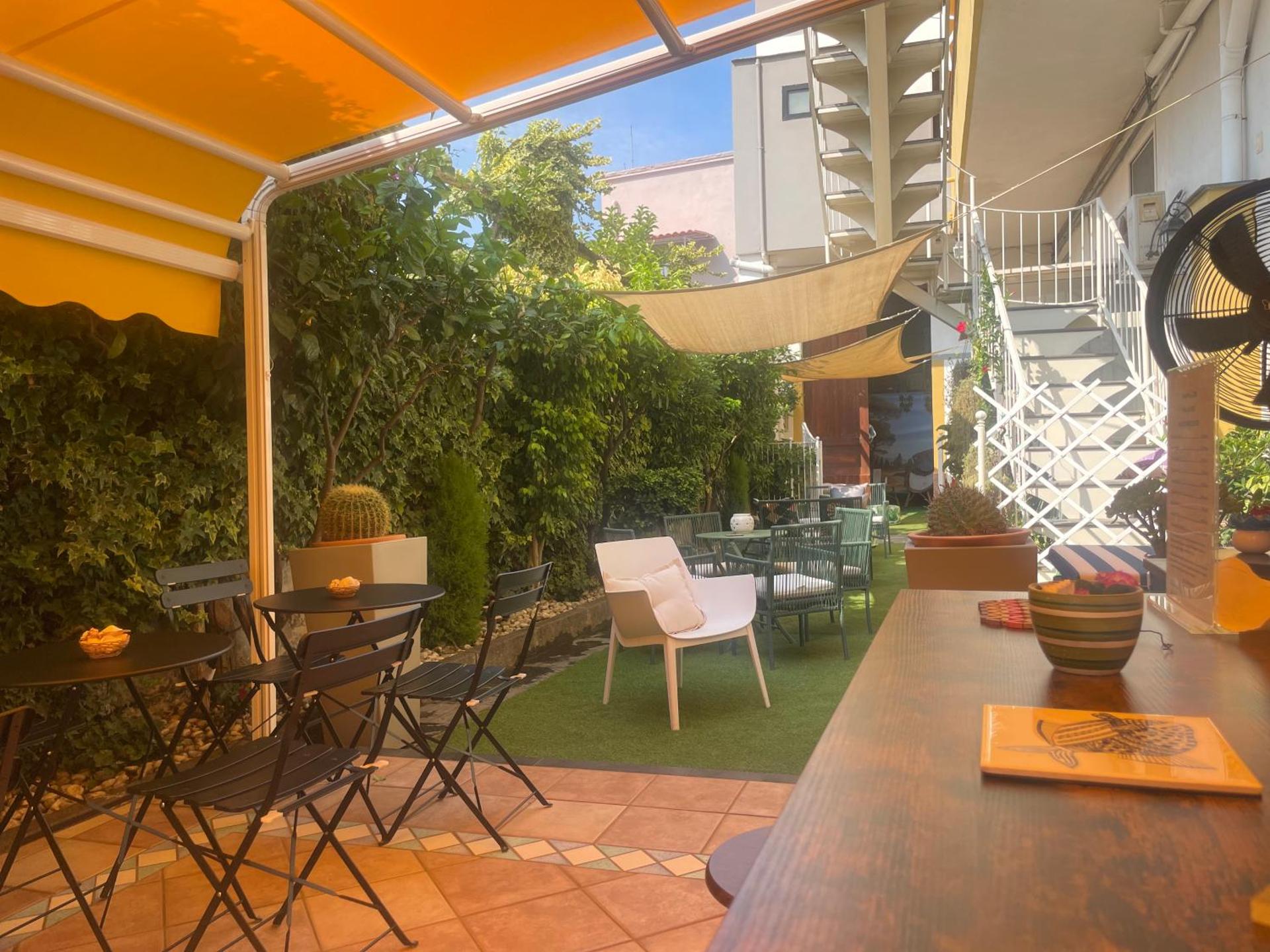 Sky and Green Luxury Apartament