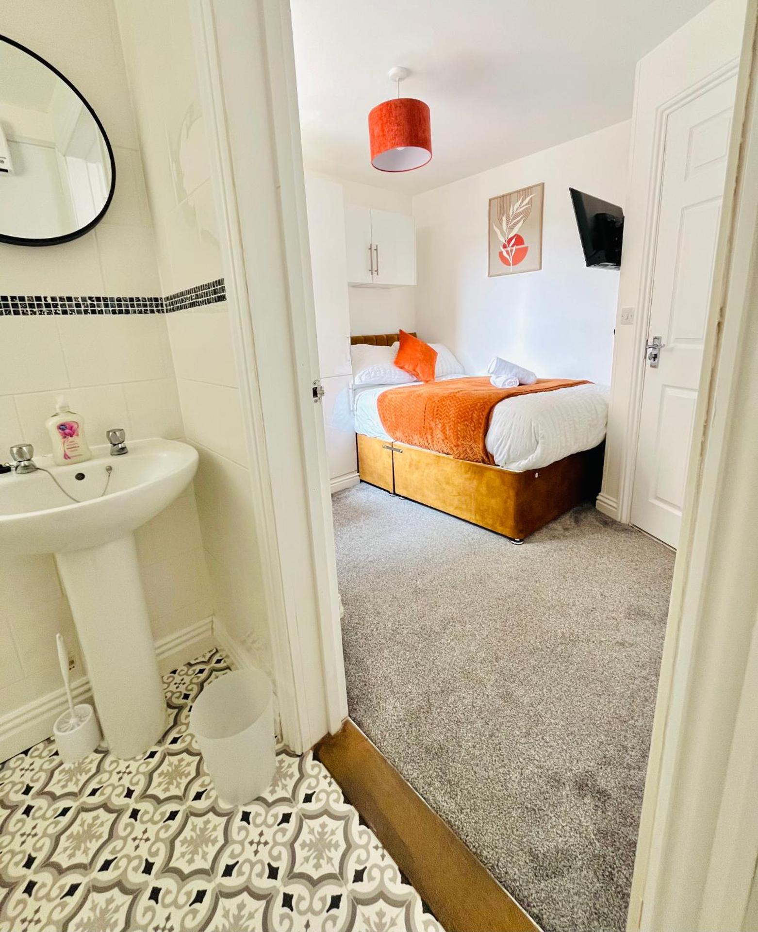 Cleveland Road Ensuites