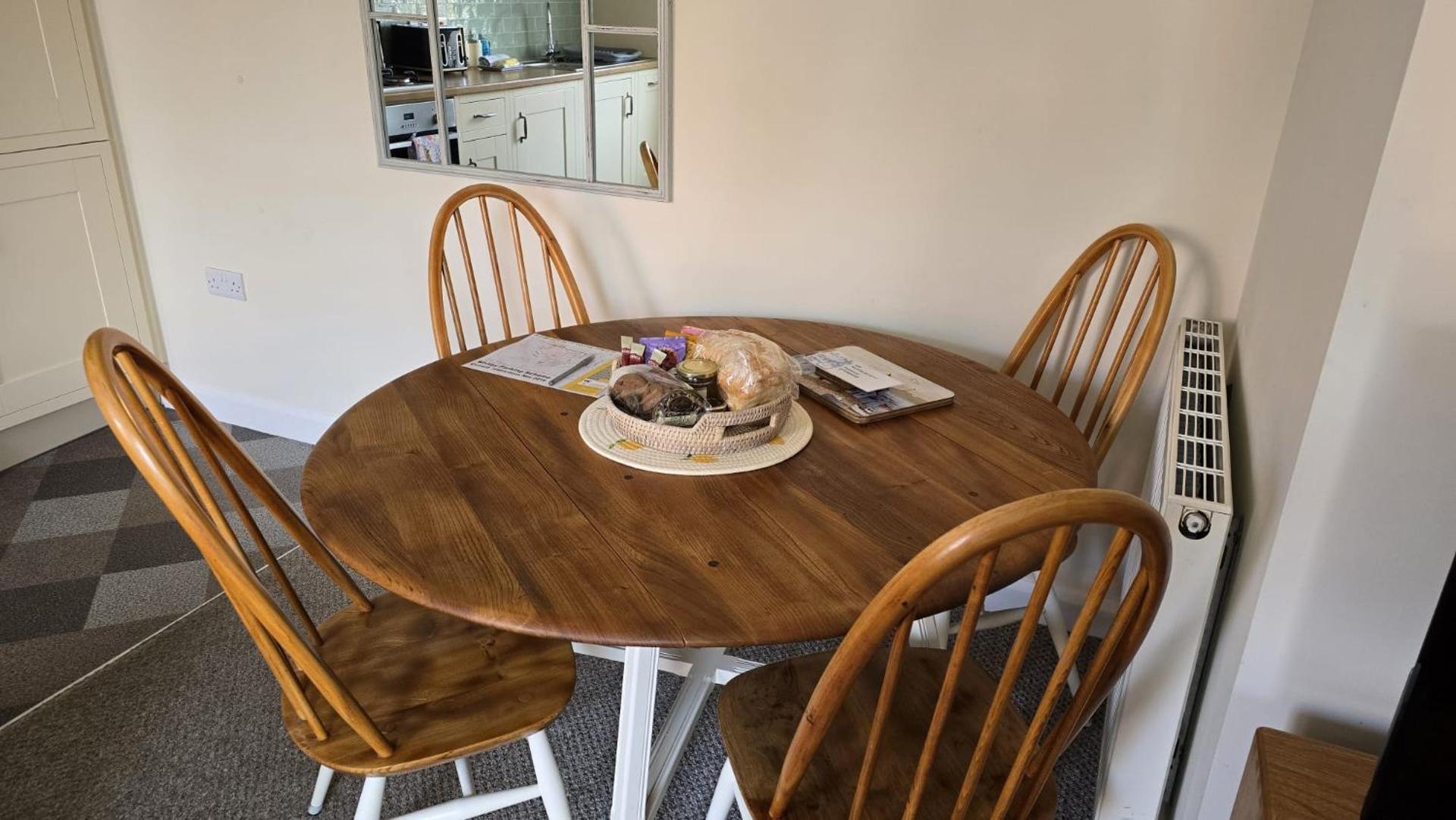 Lot 1 The Old Auction Room