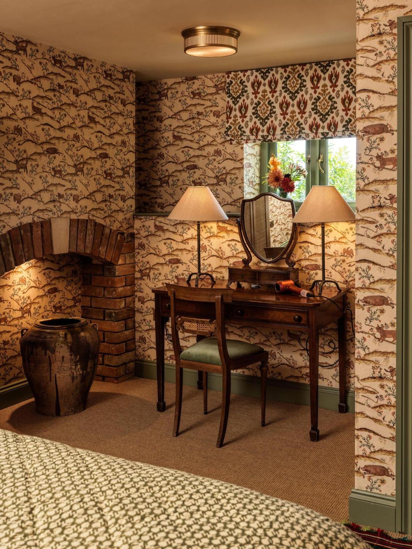 Townhouse Suites- Abbey Row