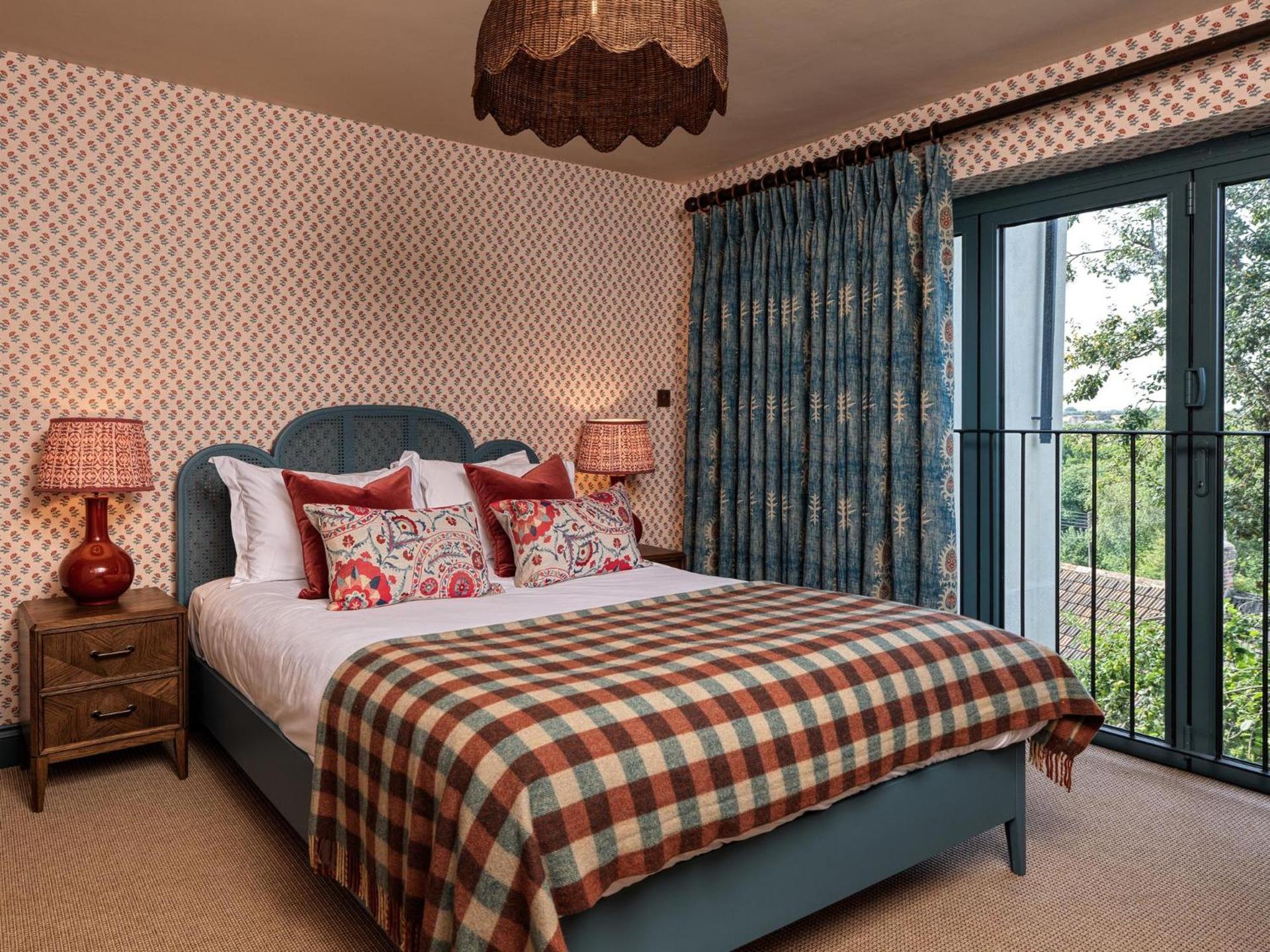 Townhouse Suites- Abbey Row