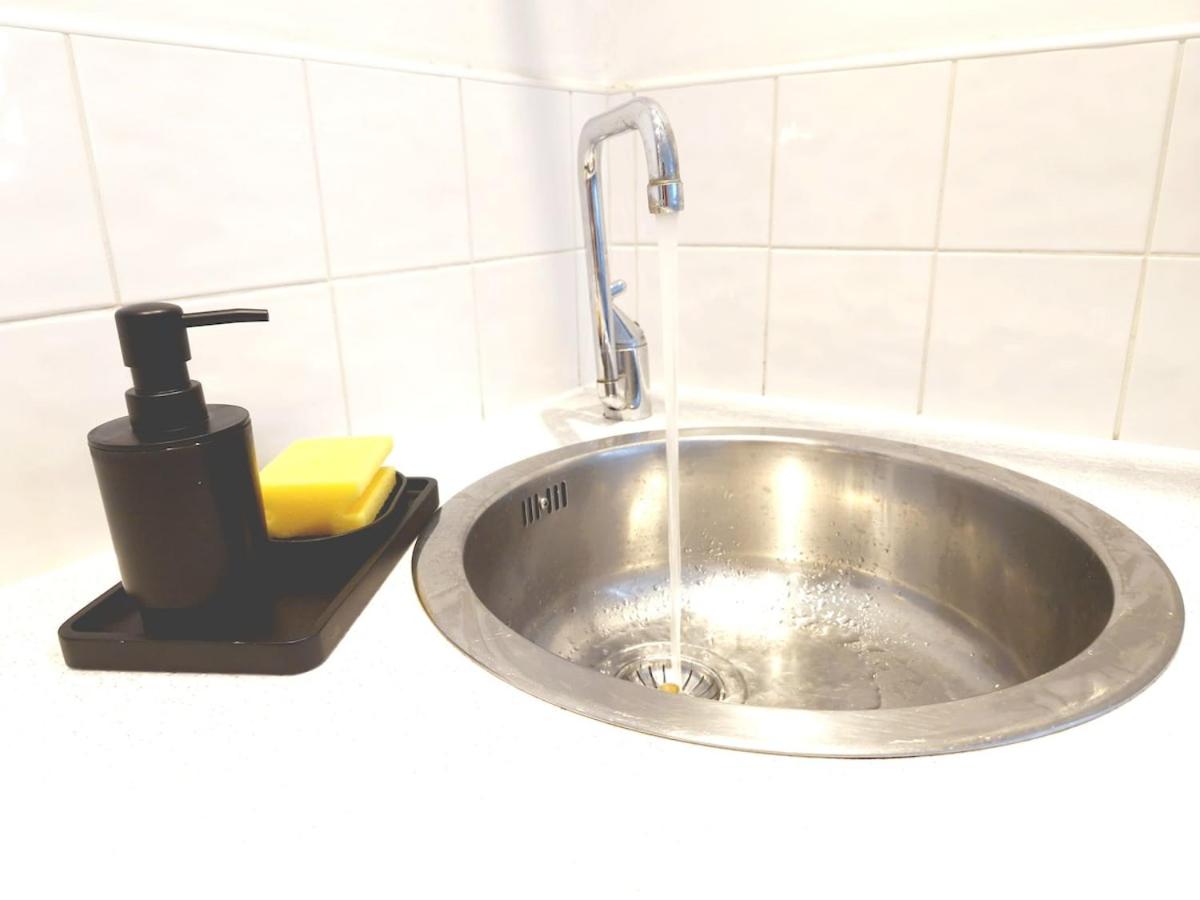 Birmingham City Centre Apartment Lift TV