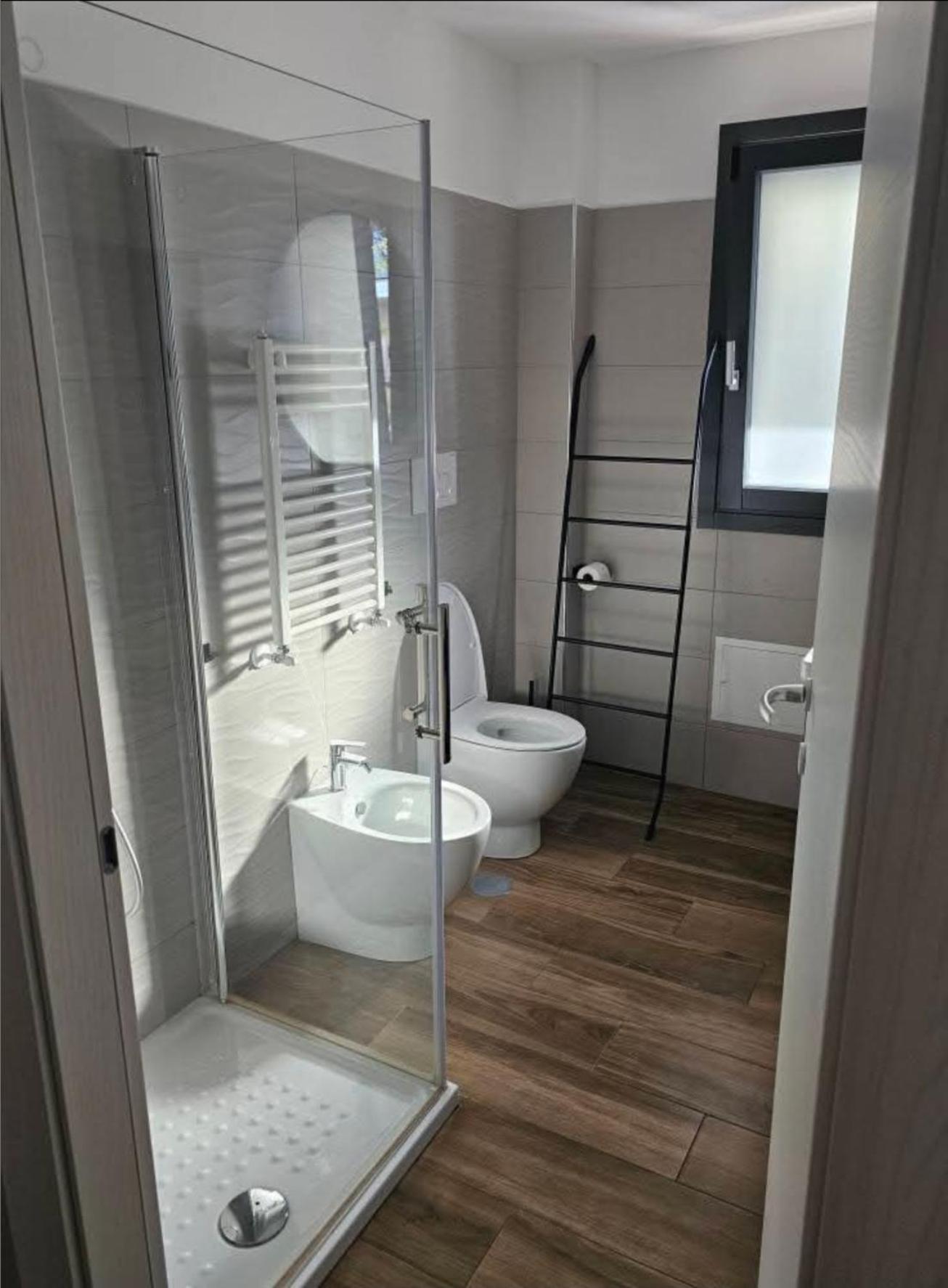 RIVERSIDE SUITE Airport