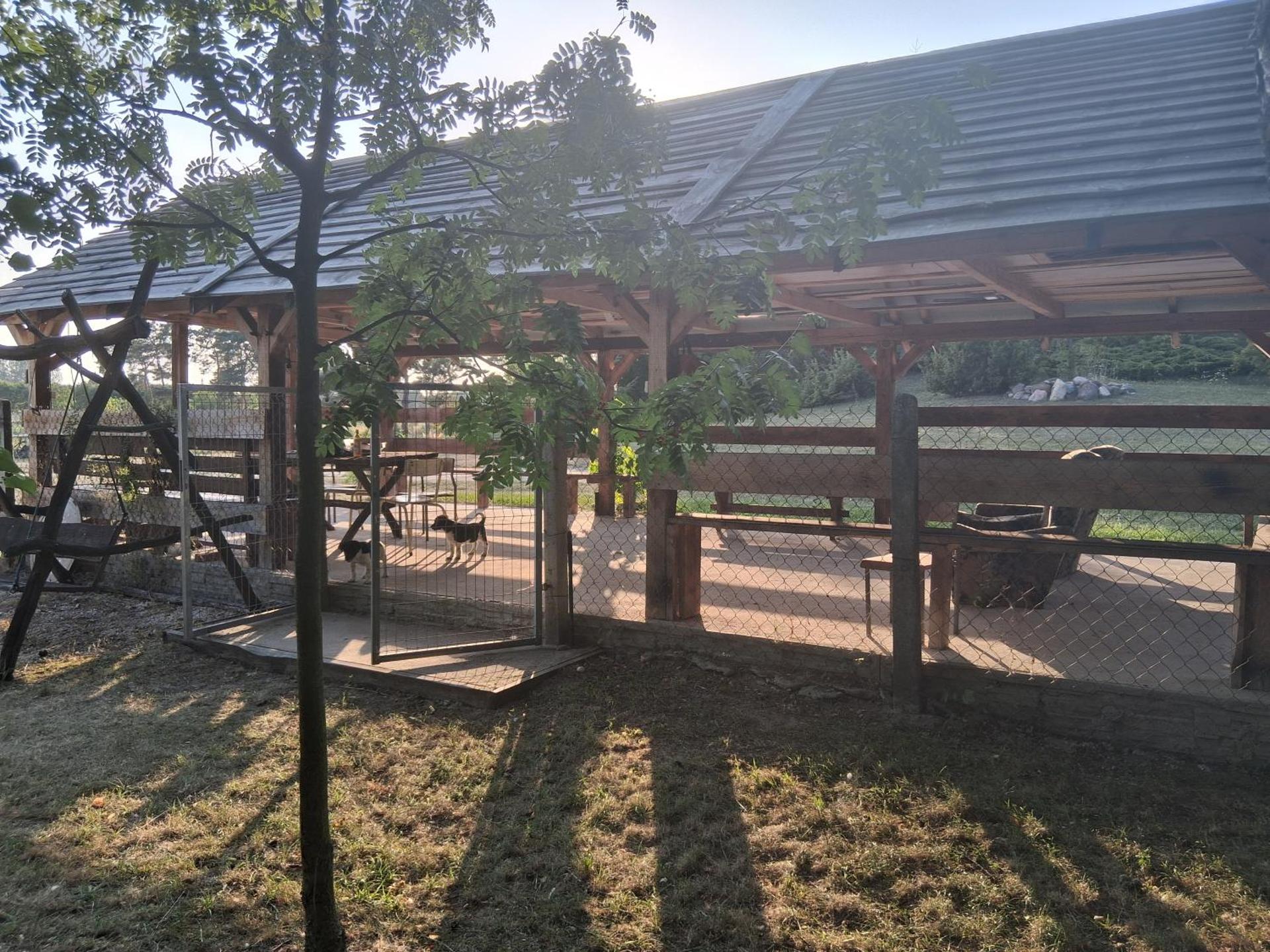 Agrowczasy Nad Stawem - Plus strefa jacuzzi przy domu z jedną sypialnią