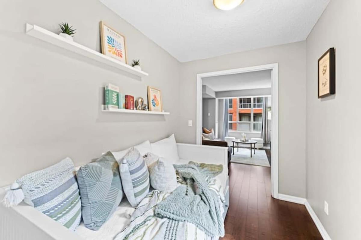 Modern Oasis Stylish 2BR Condo Near Attractions
