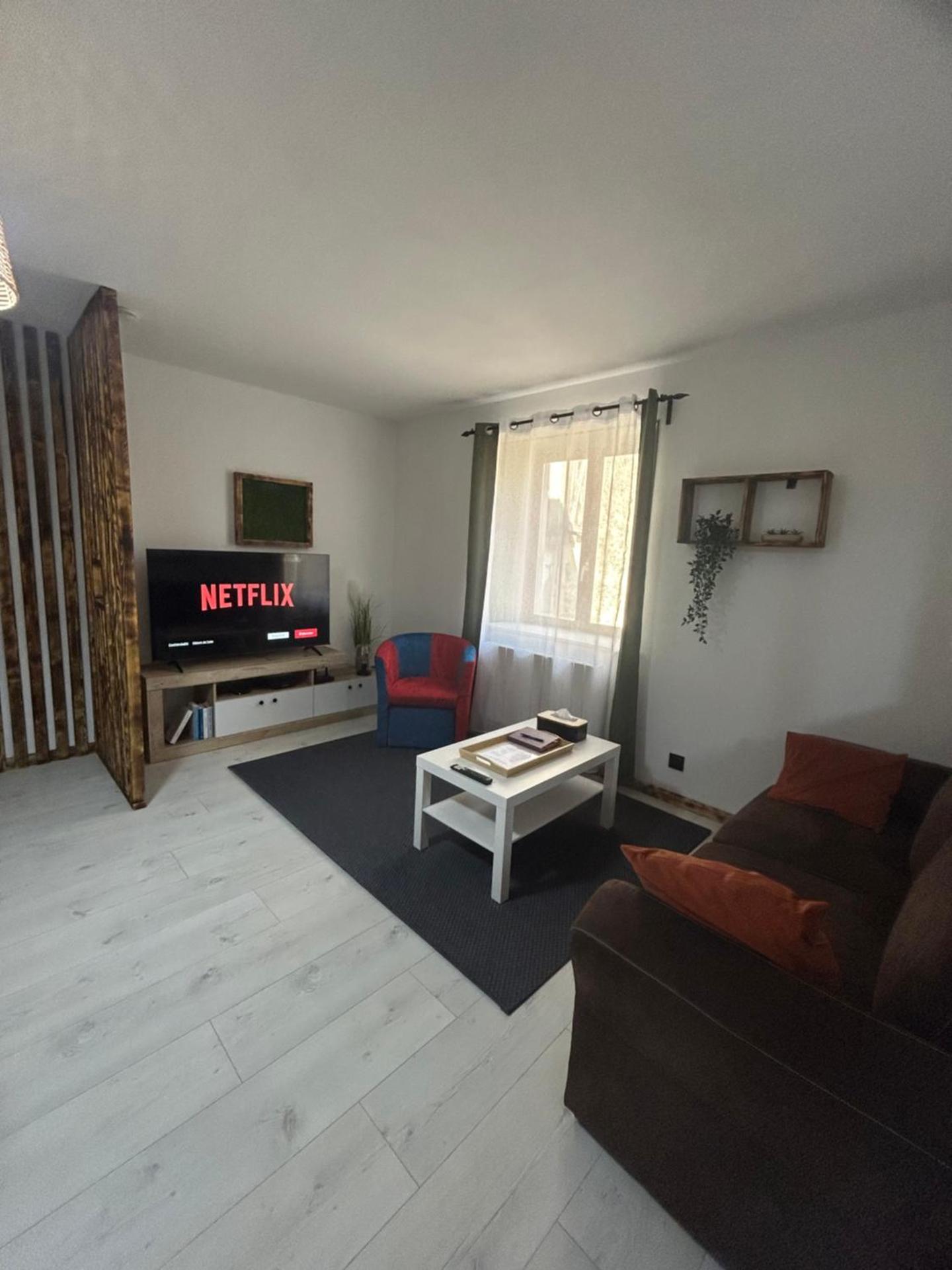 Maison 4 personnes, TV connectée