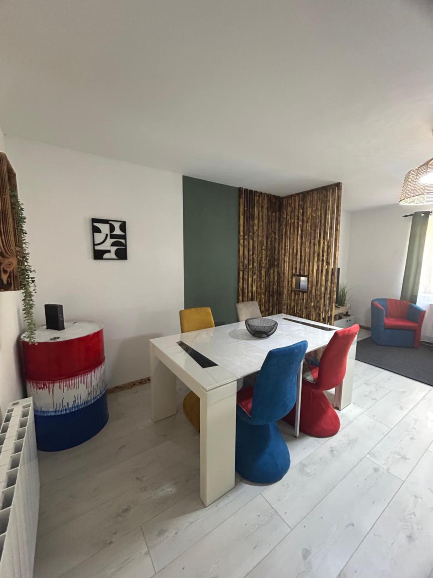 Maison 4 personnes, TV connectée