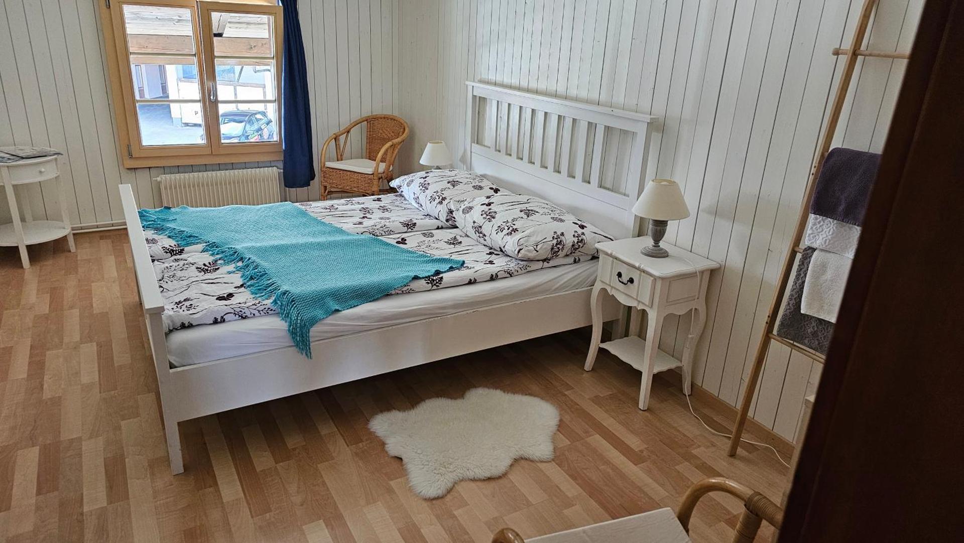 WHITE HOME IN AESCHI BEI SPIEZ