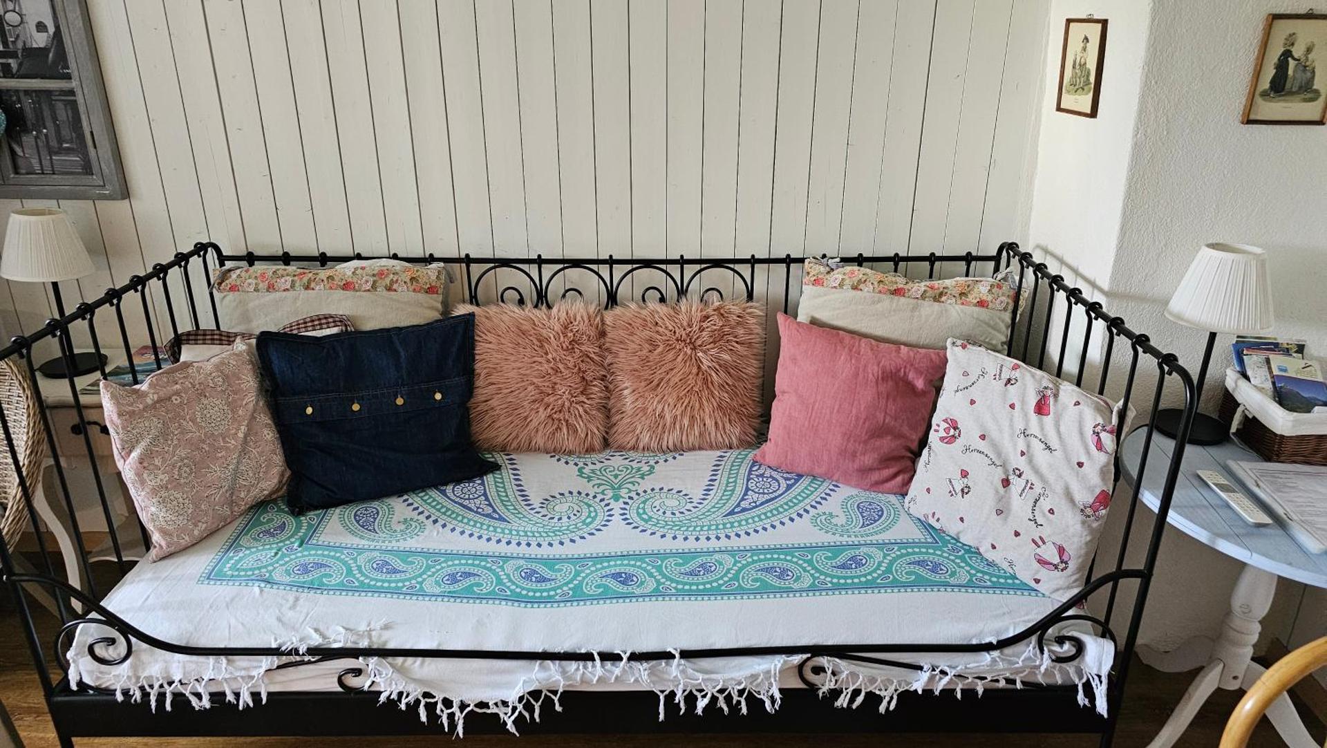 WHITE HOME IN AESCHI BEI SPIEZ