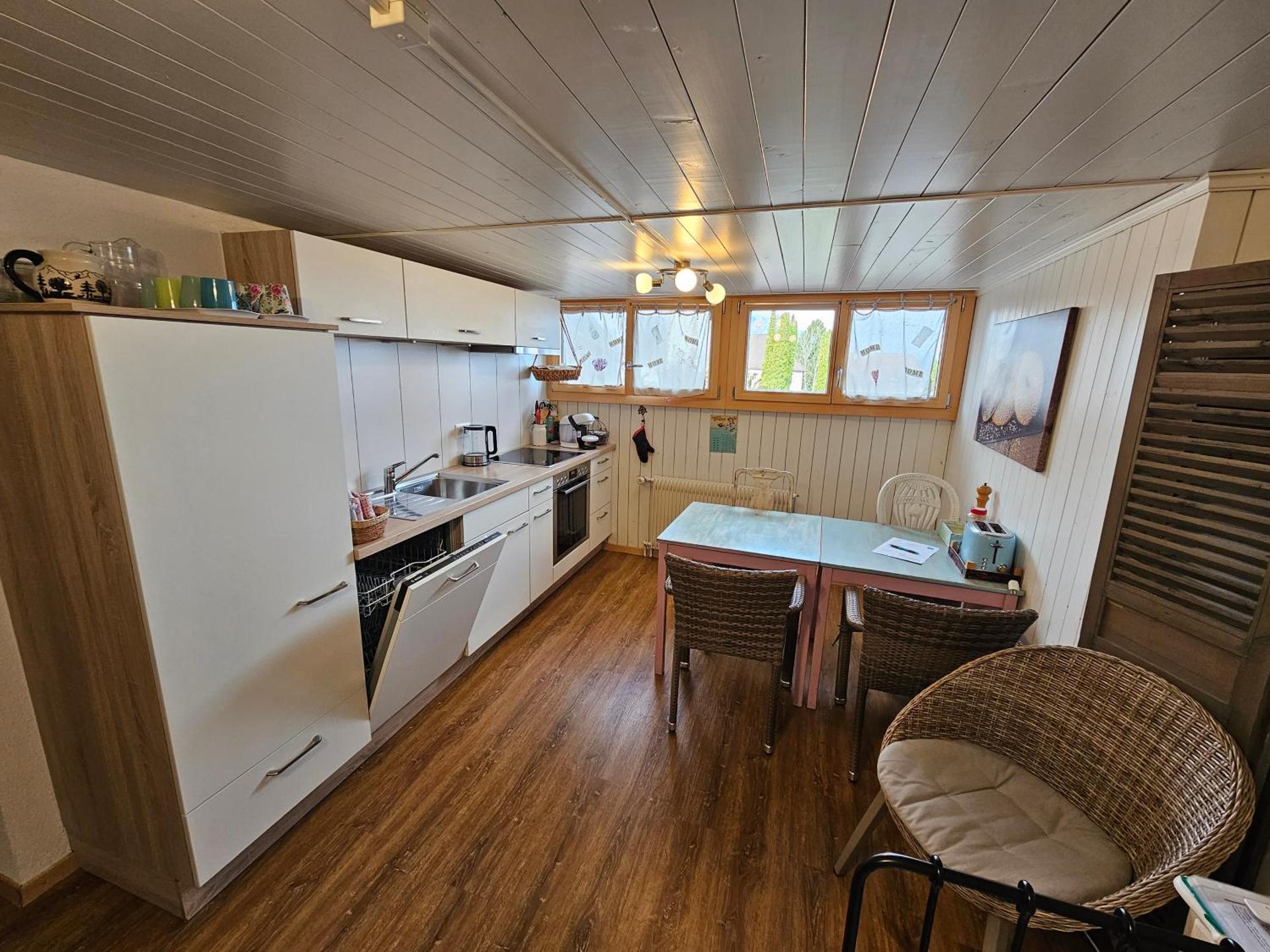 WHITE HOME IN AESCHI BEI SPIEZ