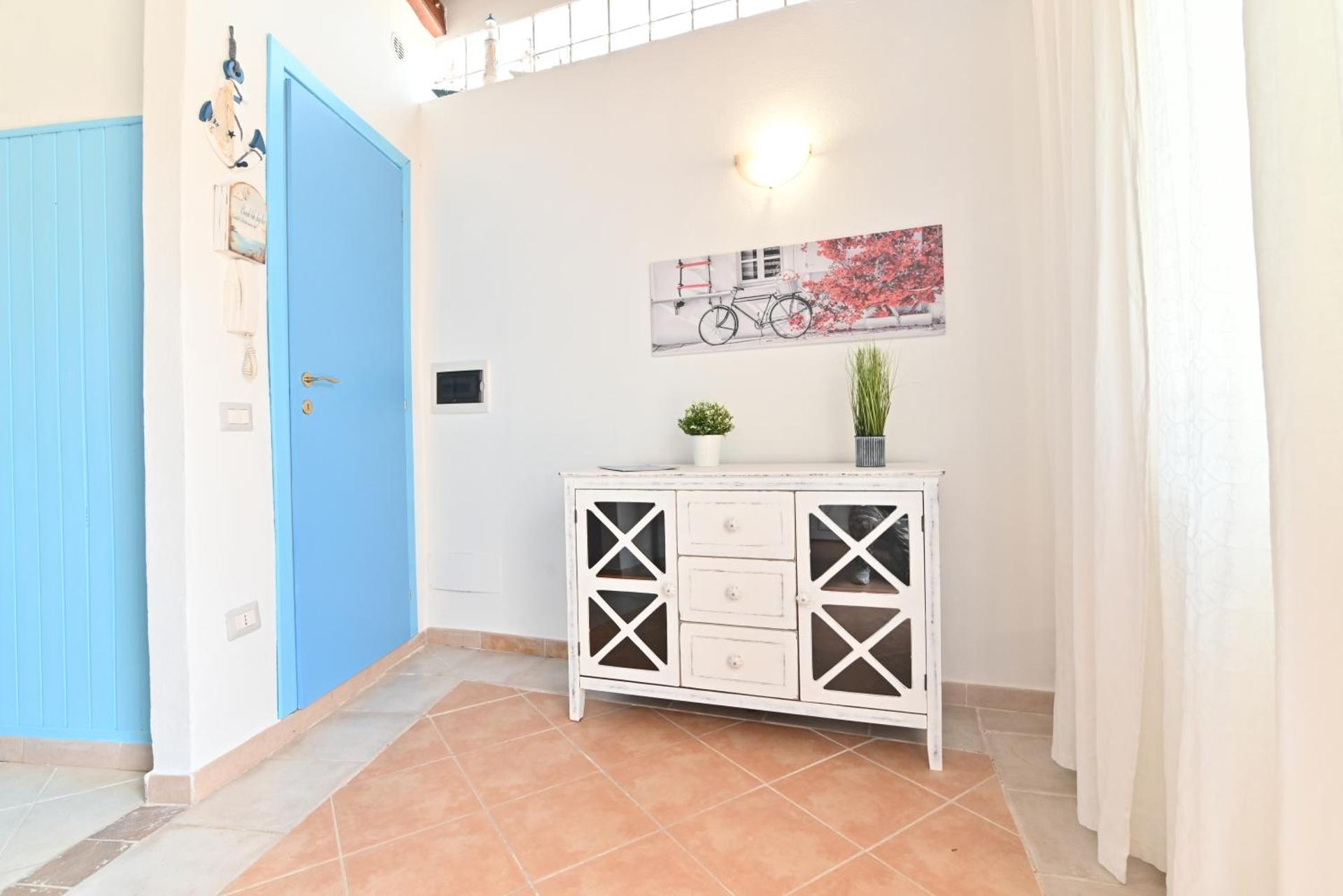 IzzHome Sea Style Apartment