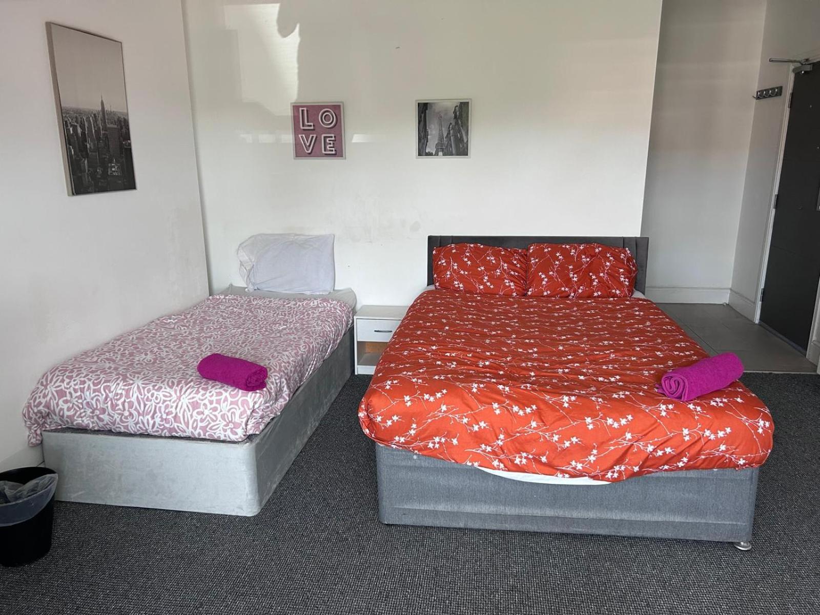 Triple room Private Bath Near LFC Free Street Parking No Breakfast