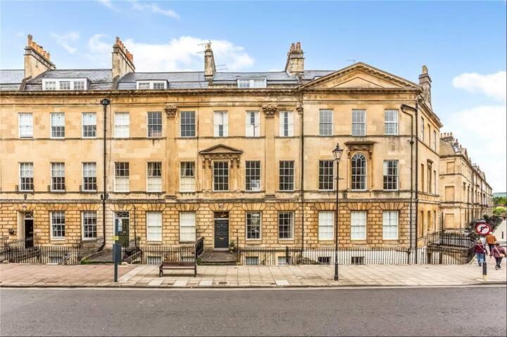 Large Quiet City Centre Holiday Home in Great Pulteney St, Bath