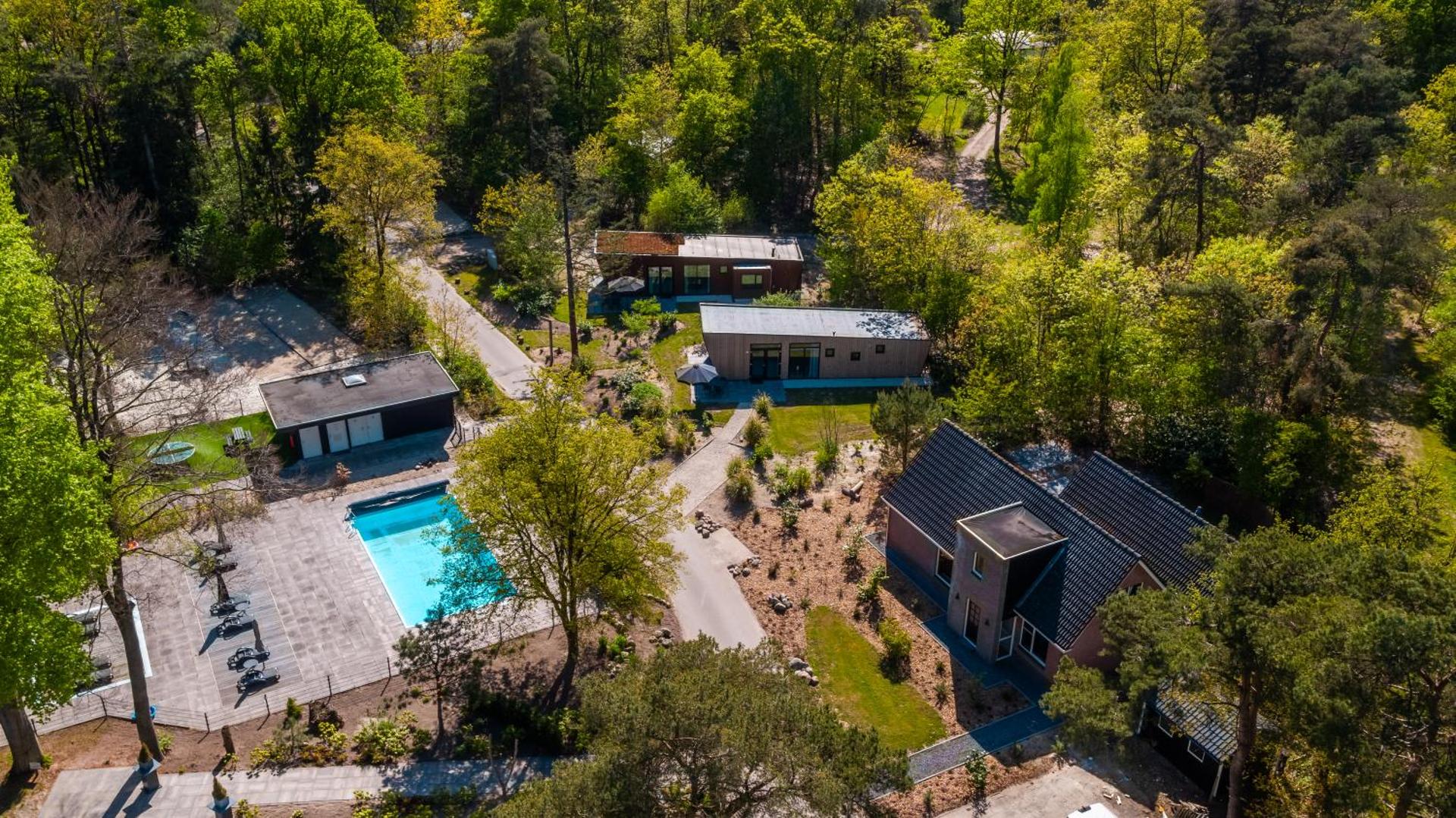 Bird's eye view - Image 1