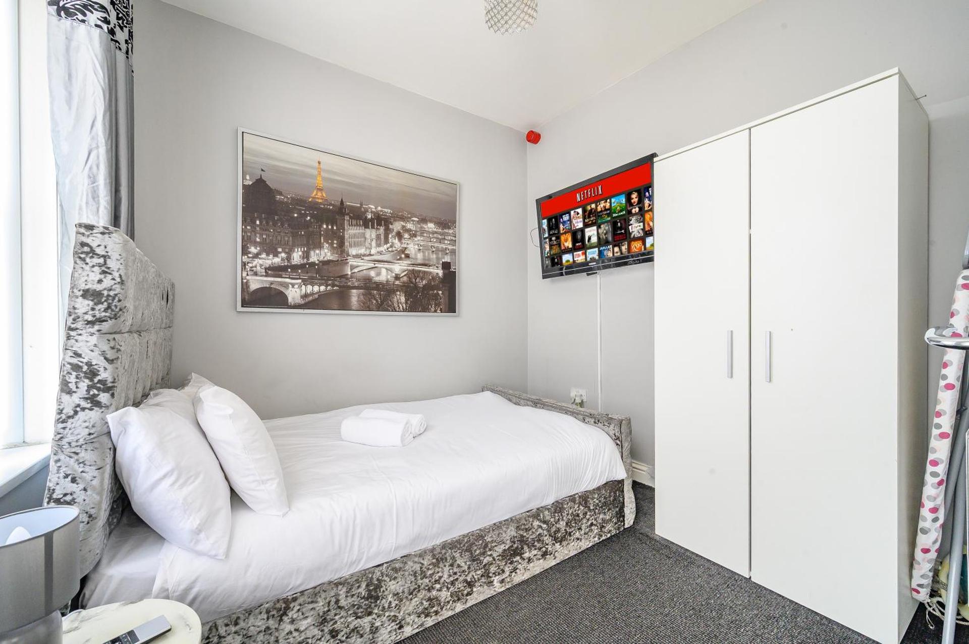* Well equipped apartment for a relaxing cosy and luxurious fun stay + Free Parking + Free Fast WiFi *