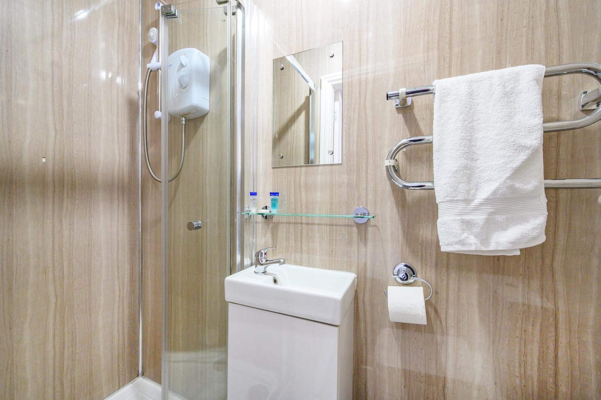 * Well equipped apartment for a relaxing cosy and luxurious fun stay + Free Parking + Free Fast WiFi *