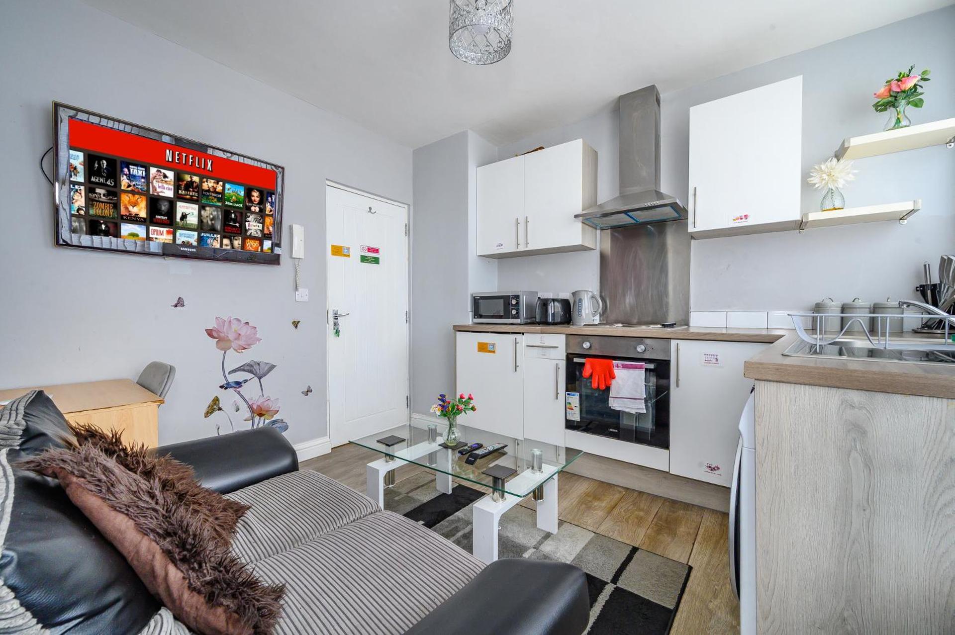 * Well equipped apartment for a relaxing cosy and luxurious fun stay + Free Parking + Free Fast WiFi *