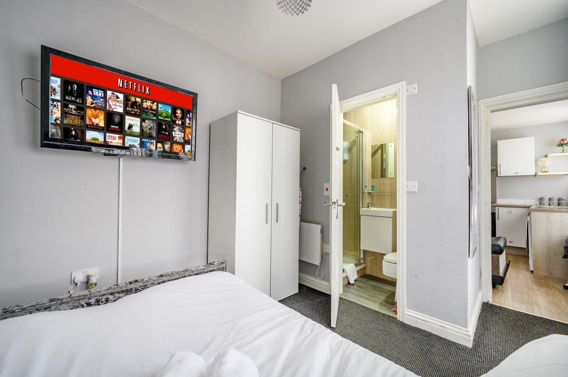 * Well equipped apartment for a relaxing cosy and luxurious fun stay + Free Parking + Free Fast WiFi *