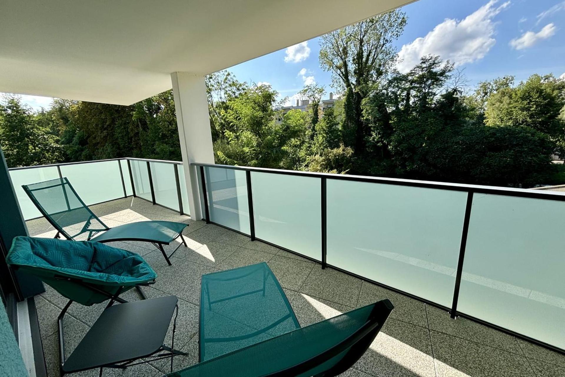 New apartment 10 minutes from downtown!