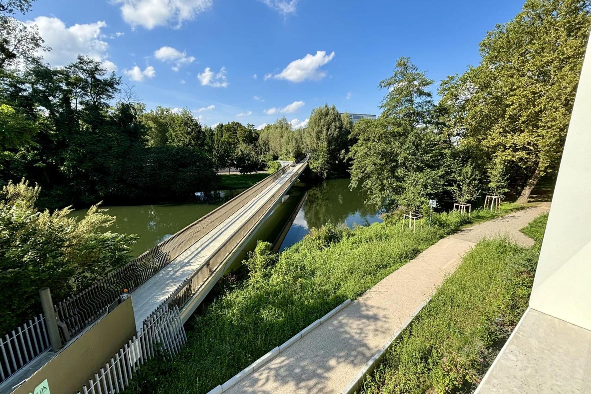 New apartment 10 minutes from downtown!