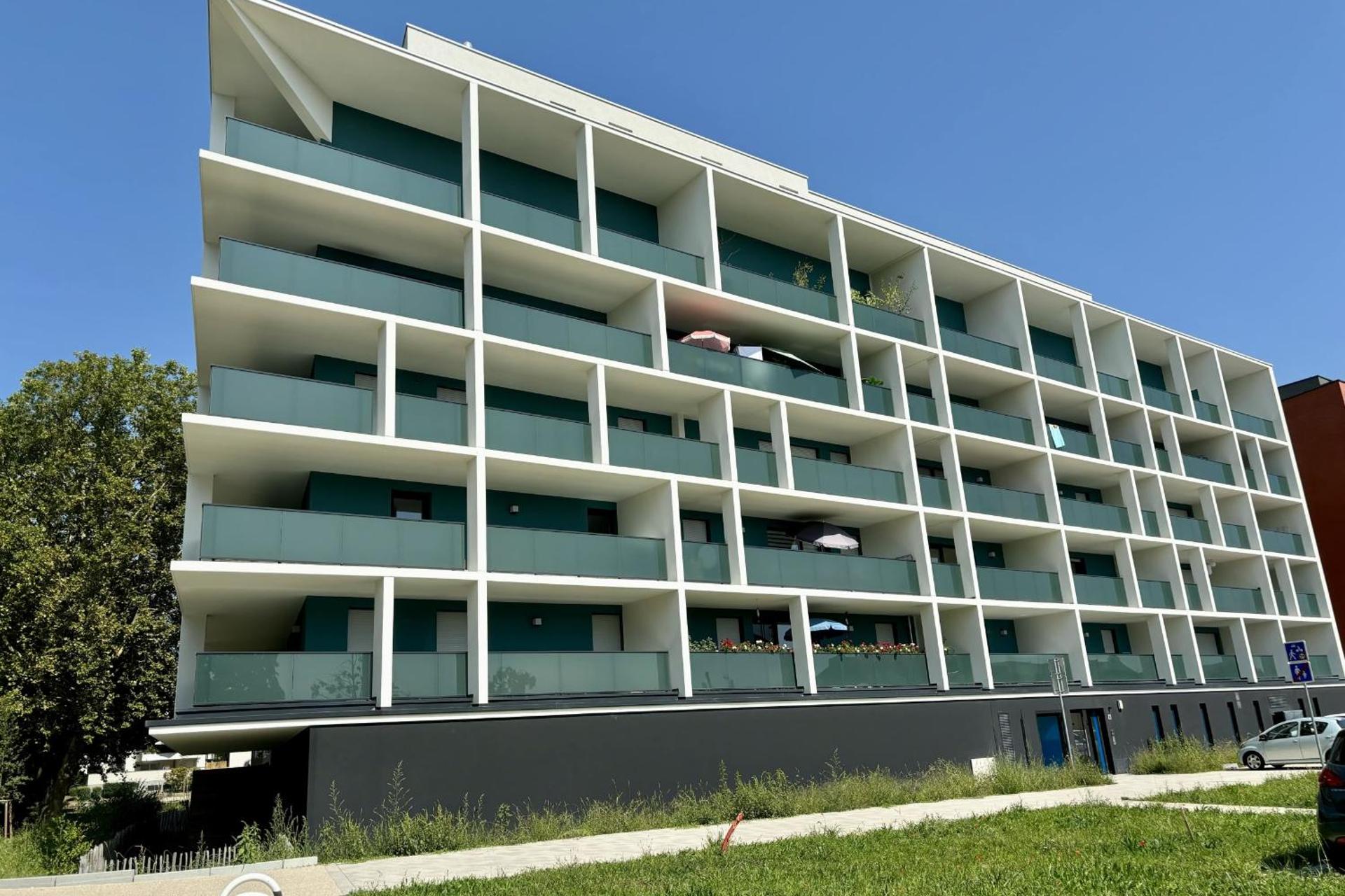 New apartment 10 minutes from downtown!