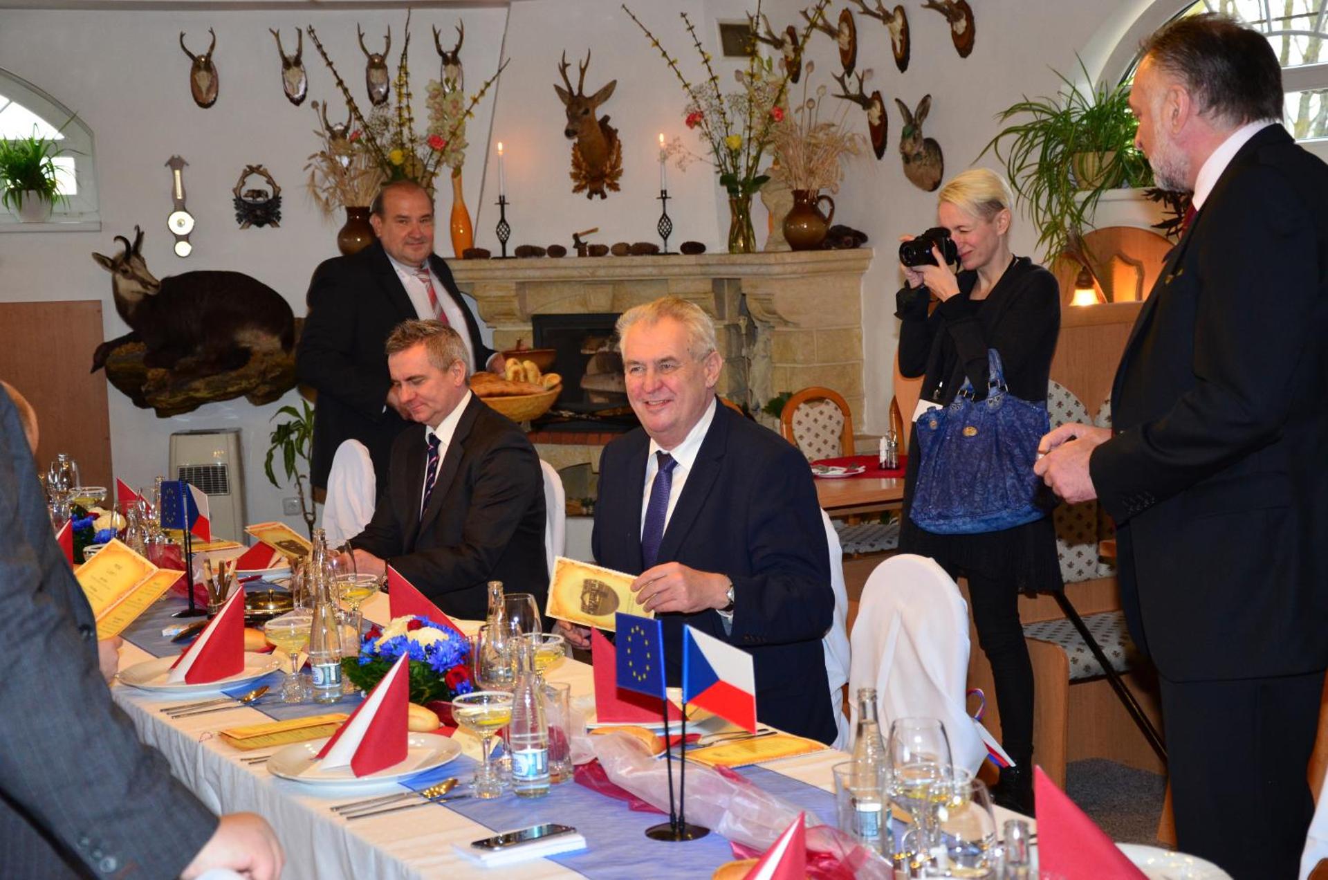 Restaurant/places to eat