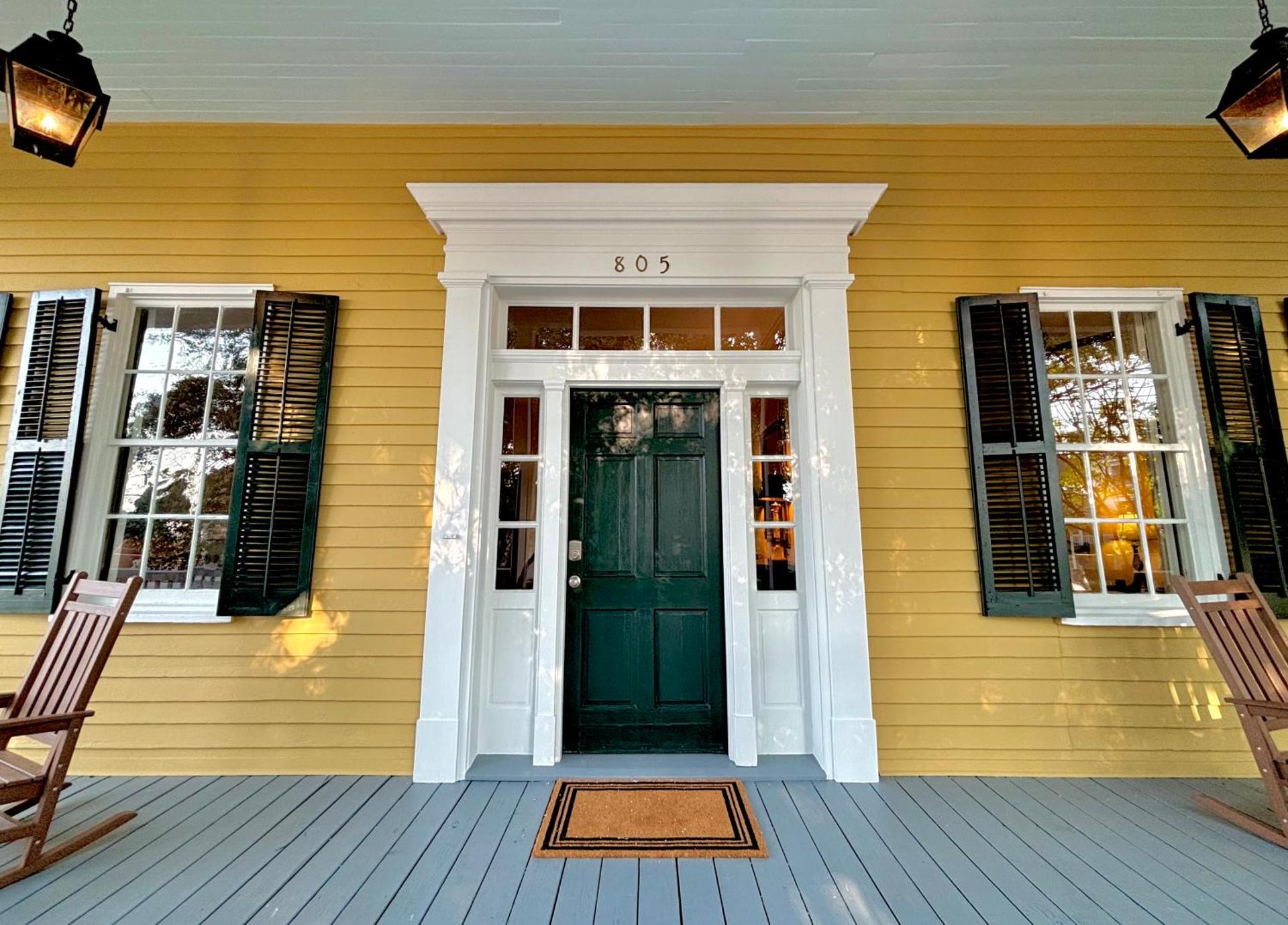 Anchuca Historic Mansion & Inn