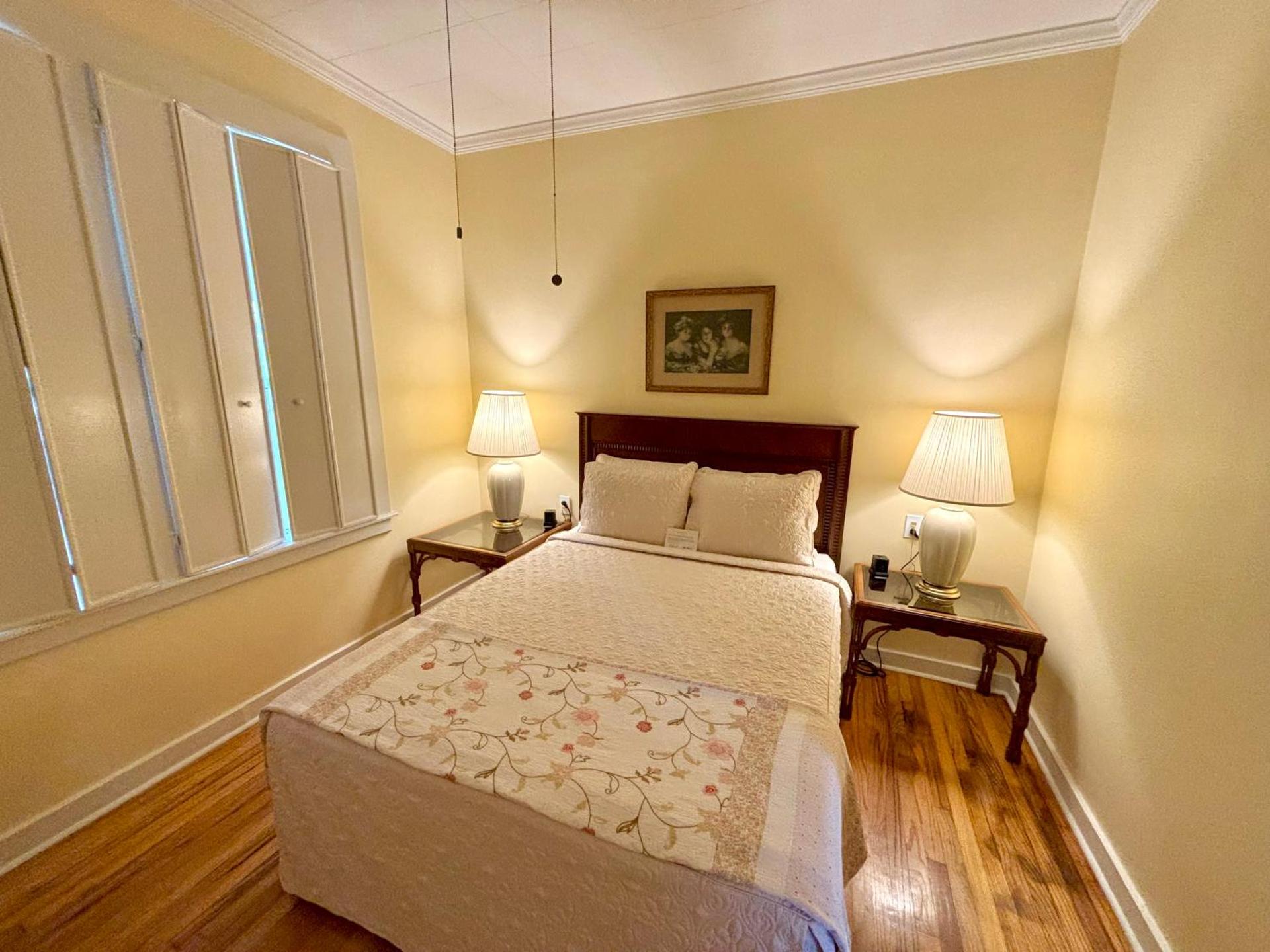 Anchuca Historic Mansion & Inn