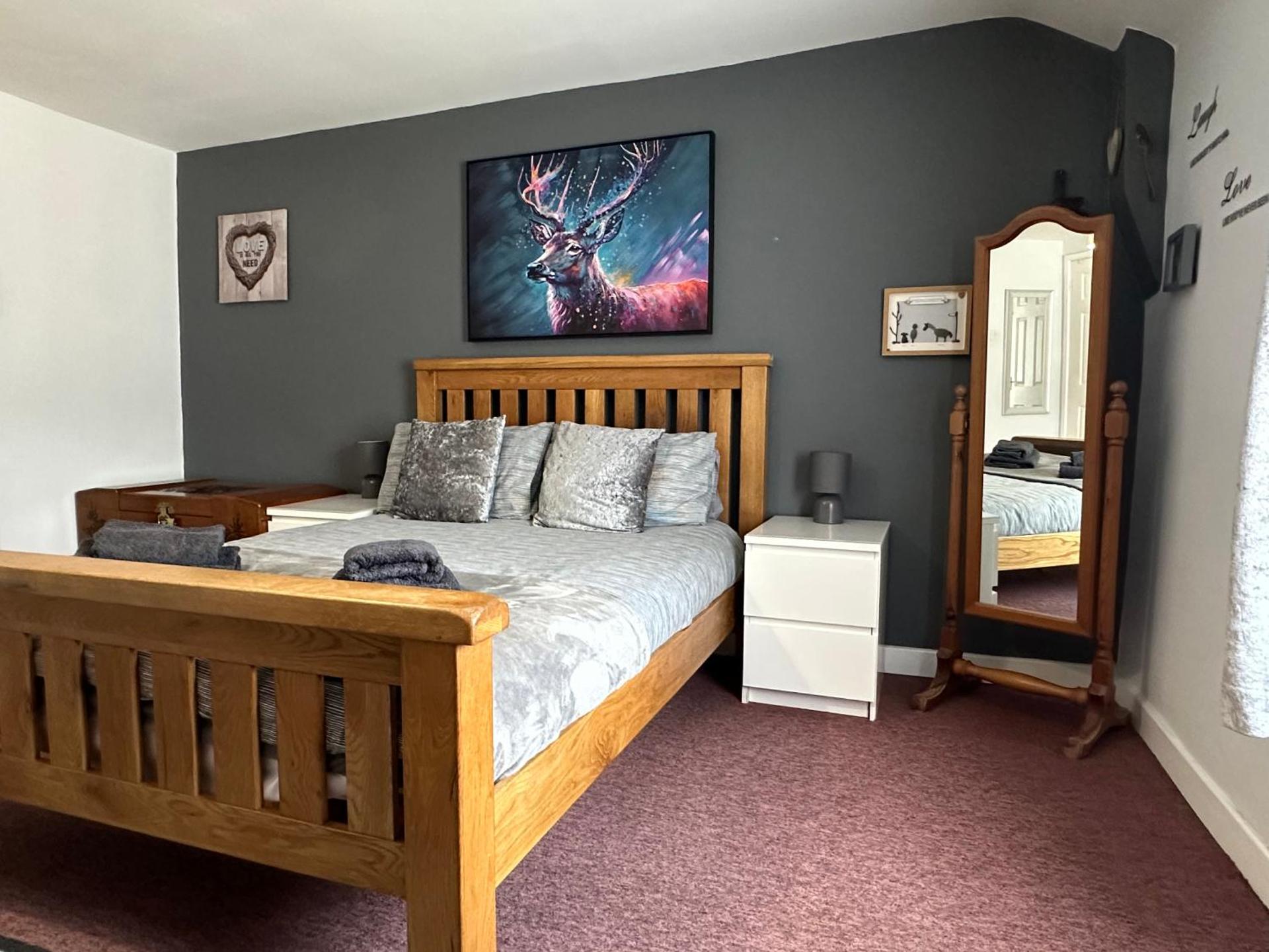 Llanidloes Townhouse-pet-friendly-sleeps 7-Mid Wales