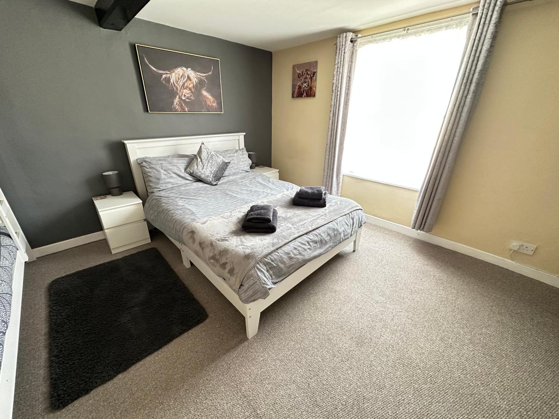 Llanidloes Townhouse-pet-friendly-sleeps 7-Mid Wales