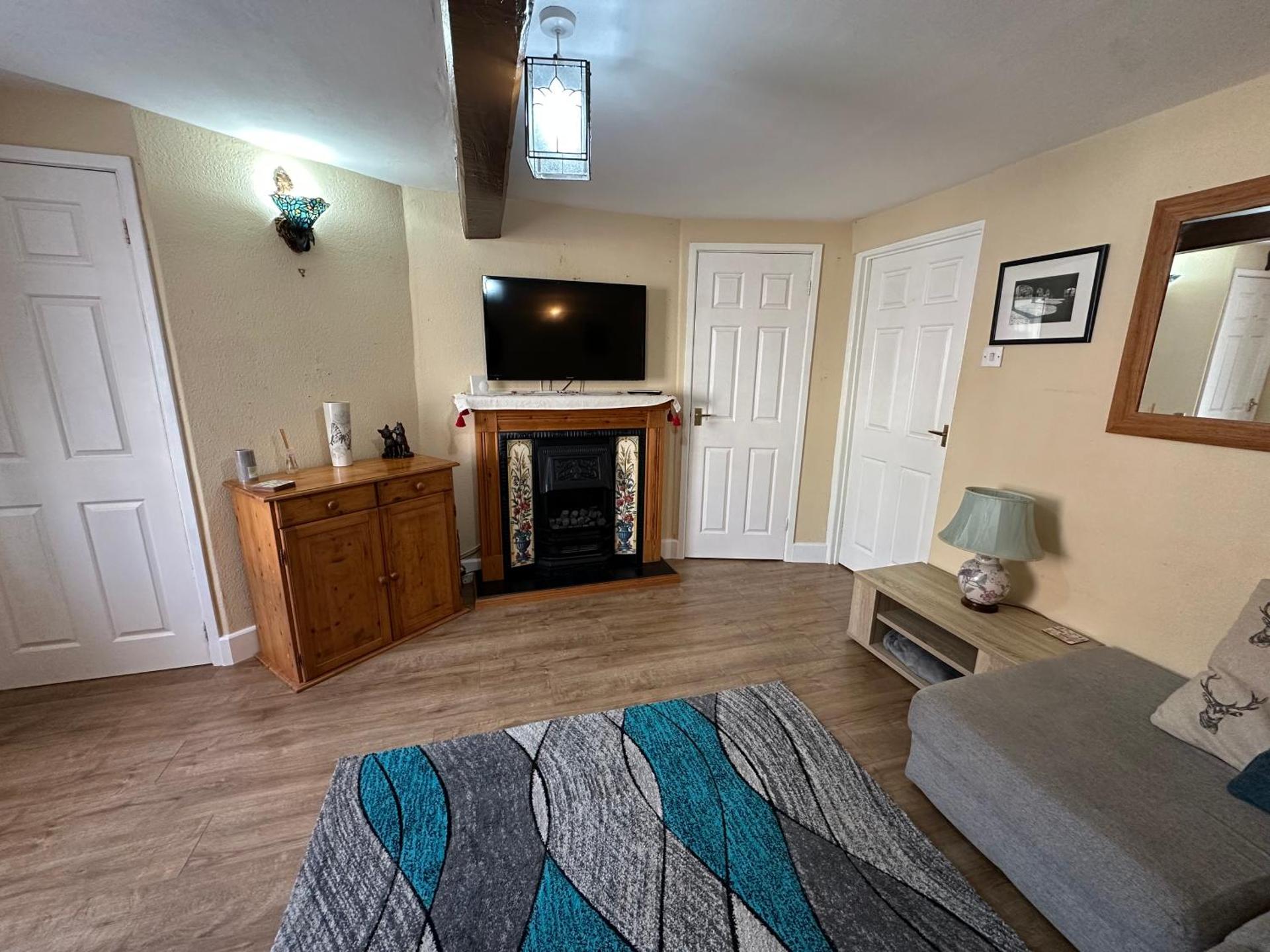 Llanidloes Townhouse-pet-friendly-sleeps 7-Mid Wales