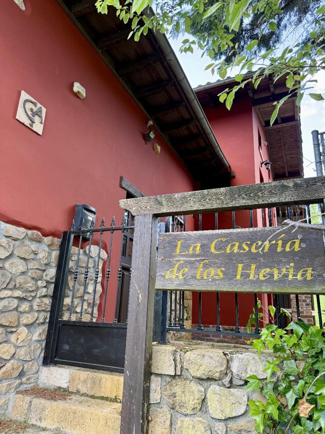 La Casería de Los Hevia 1 y 2