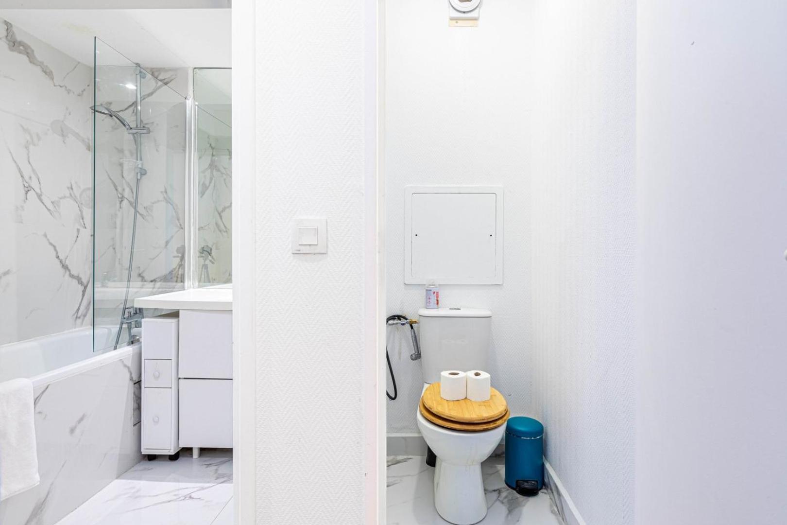 GuestReady - Sunny apartment with balcony views