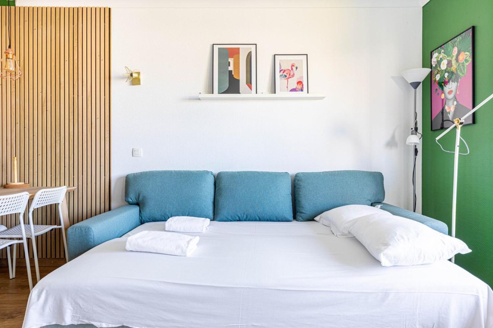 GuestReady - Sunny apartment with balcony views