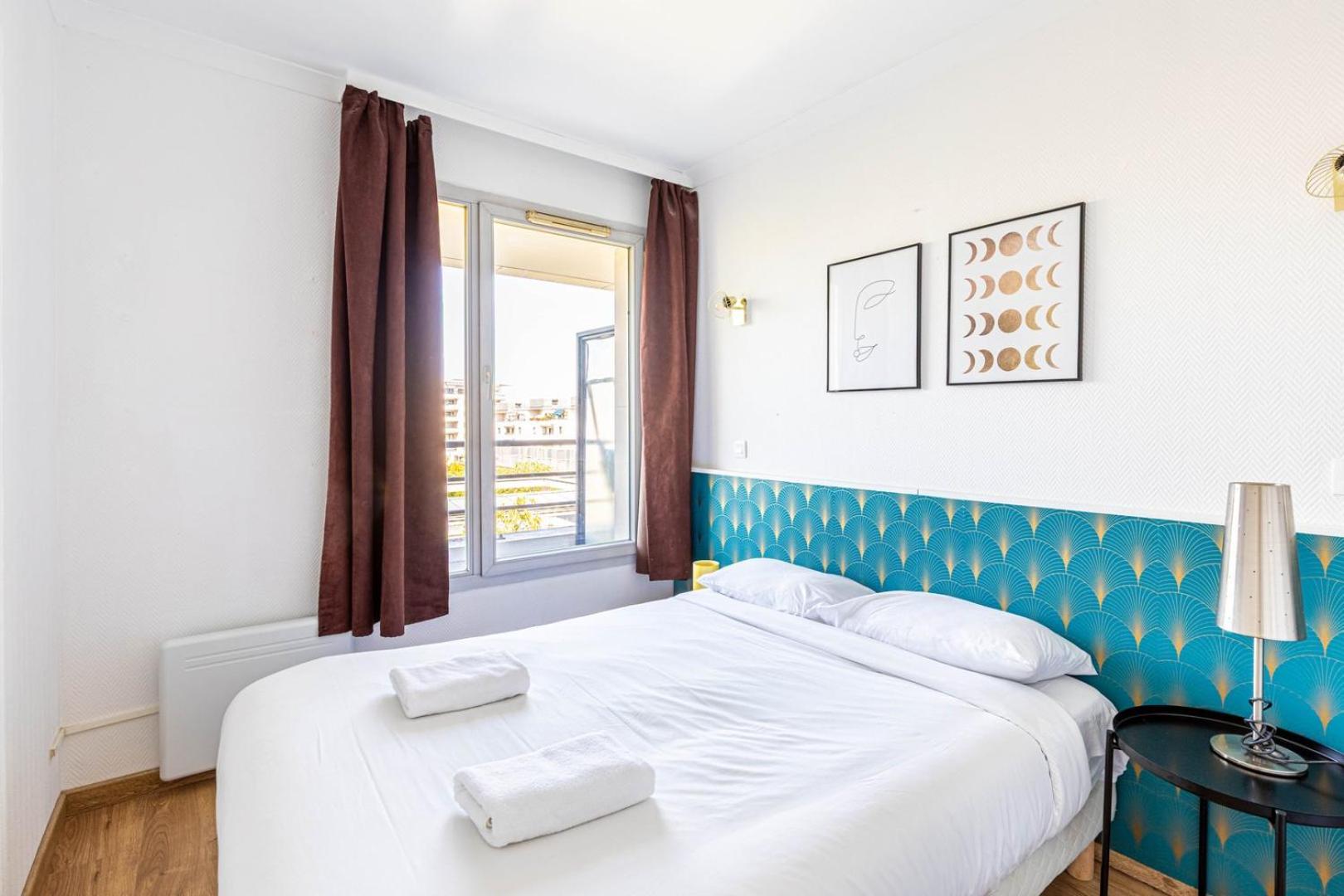 GuestReady - Sunny apartment with balcony views