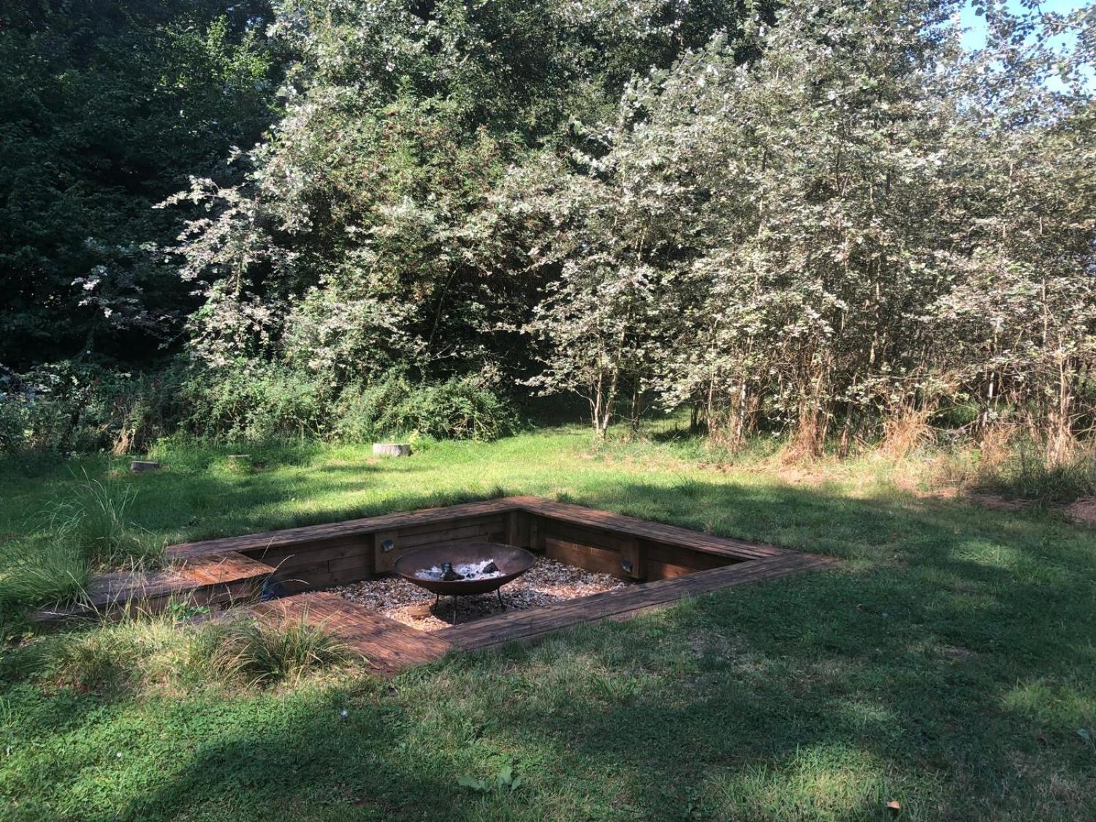 Romantic Country Cottage with Private Hot Tub