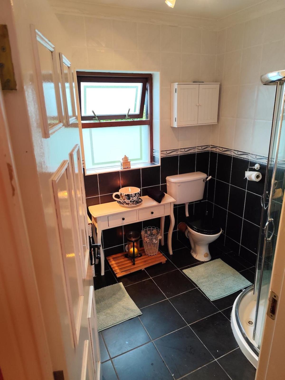 Cozy 2 bedroom House, Castlebar Town, near to Westport, Achill & Clifden