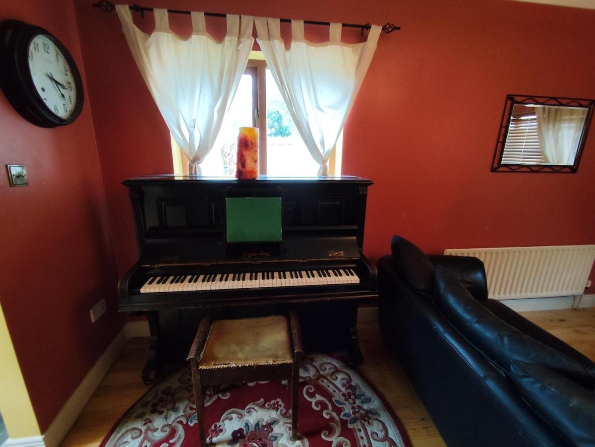 Cozy 2 bedroom House, Castlebar Town, near to Westport, Achill & Clifden