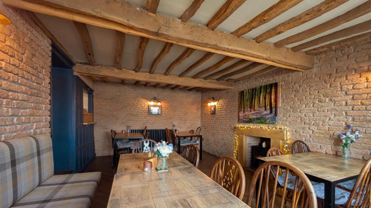 The Golden Ball Hotel Pods