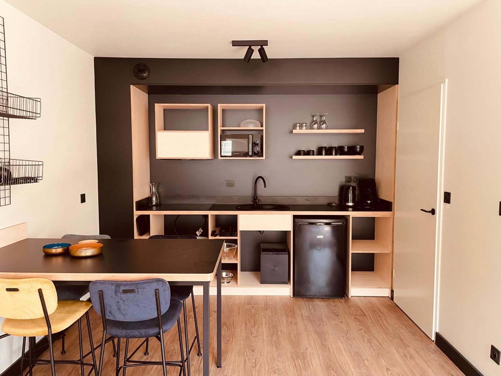 Kitchen or kitchenette