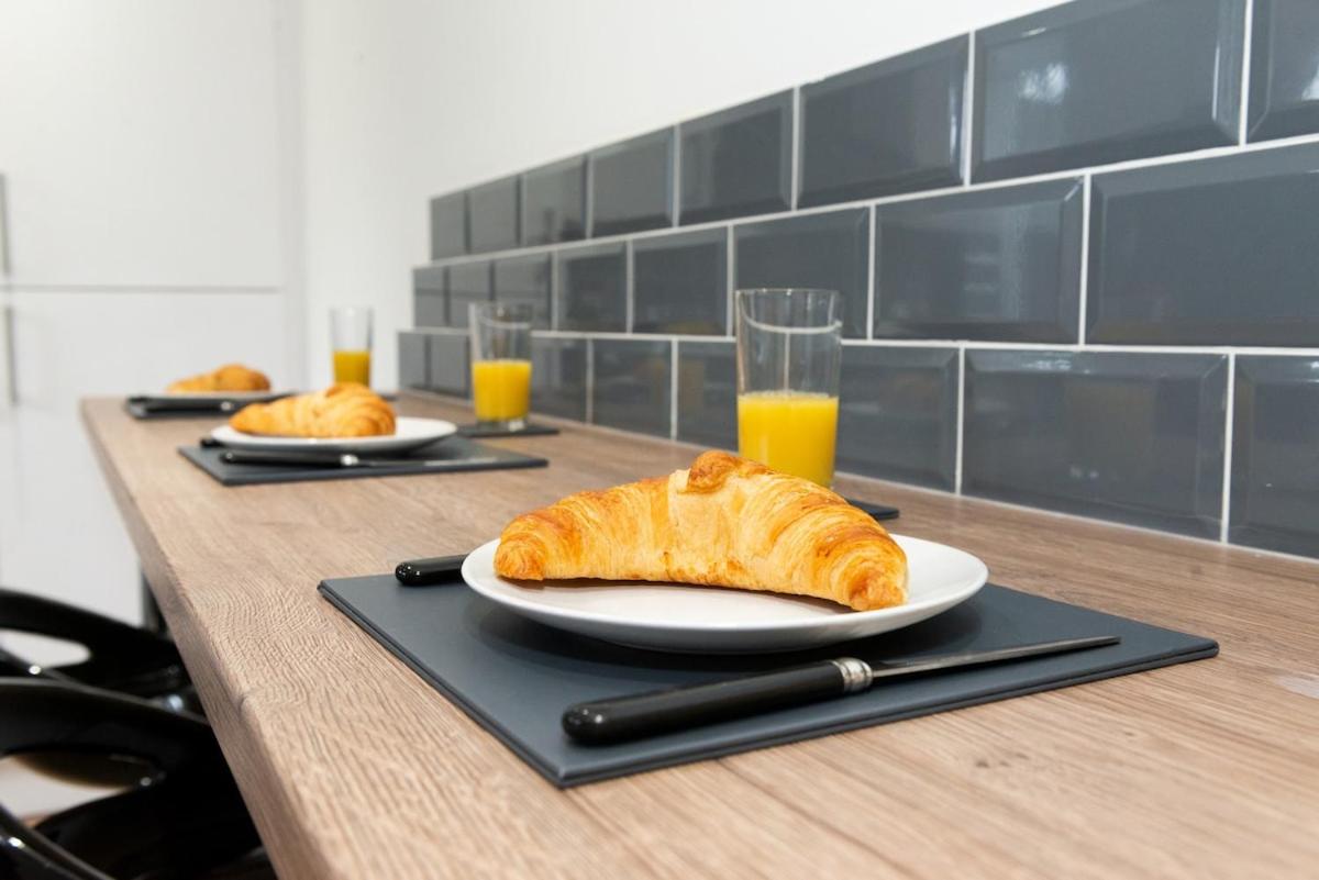 Argyle House Stunning 2 Bed Town Centre Home from Home with Private Parking